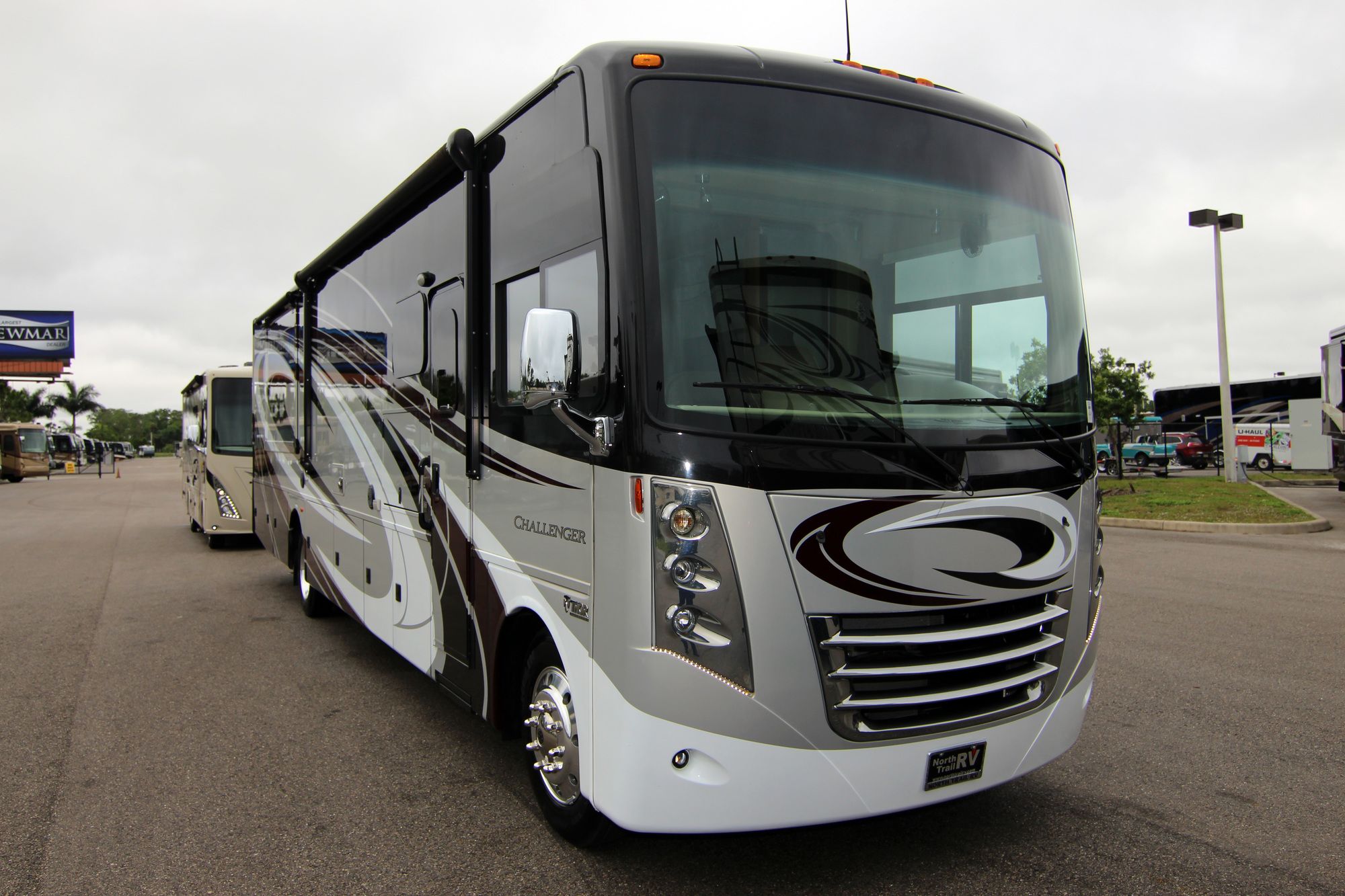 Used 2017 Thor Challenger 37LX Class A  For Sale