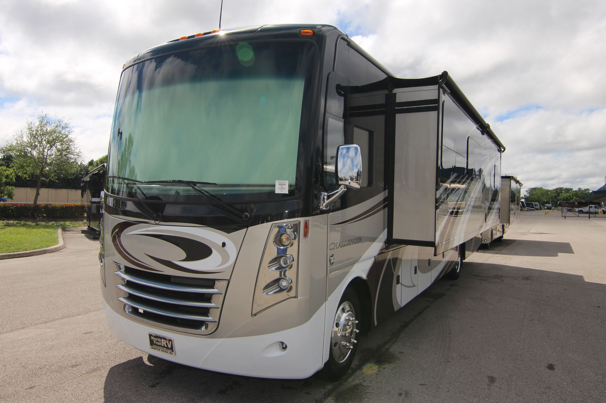 Used 2017 Thor Challenger 37LX Class A  For Sale