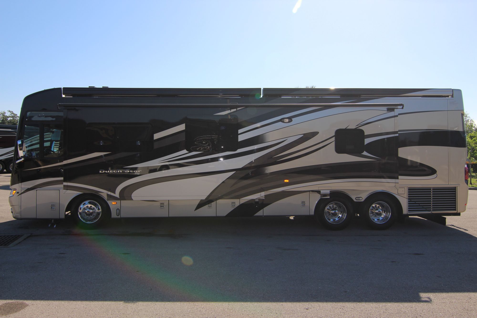 Used 2015 Newmar Dutch Star 4018 Class A  For Sale