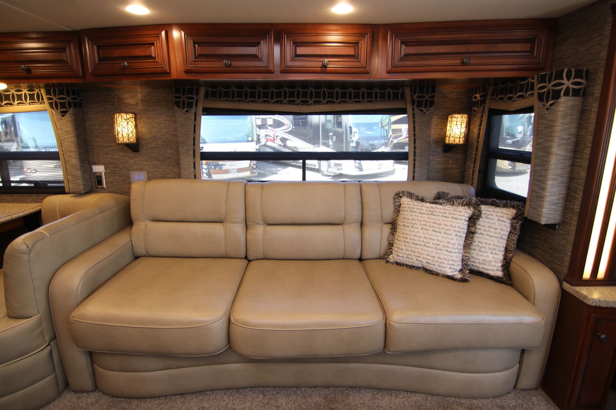 Used 2015 Newmar Dutch Star 4018 Class A  For Sale