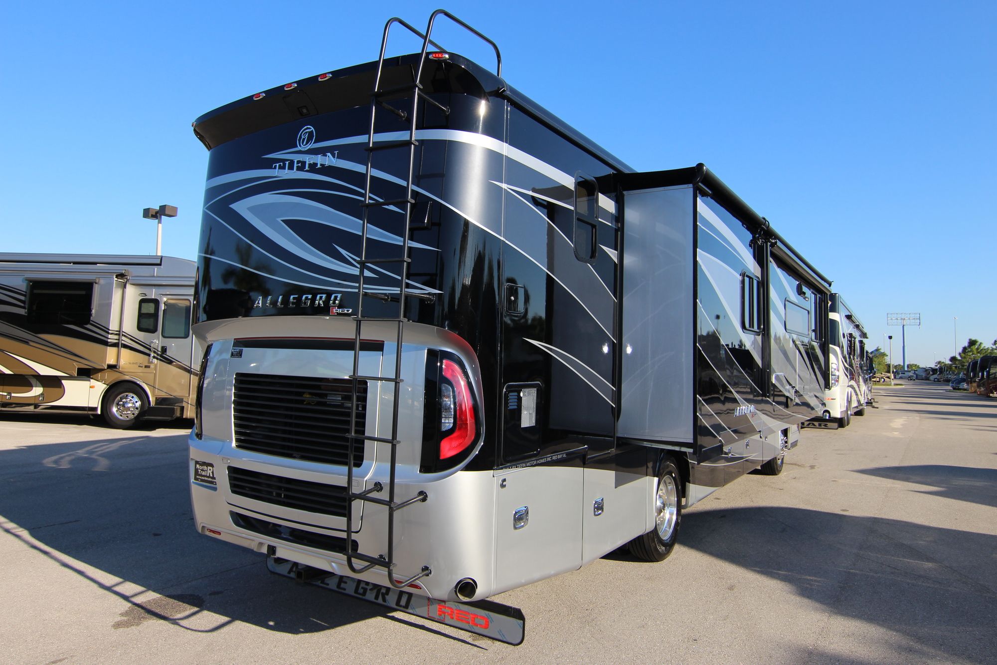 New 2019 Tiffin Motor Homes Allegro Red 37BA Class A  For Sale