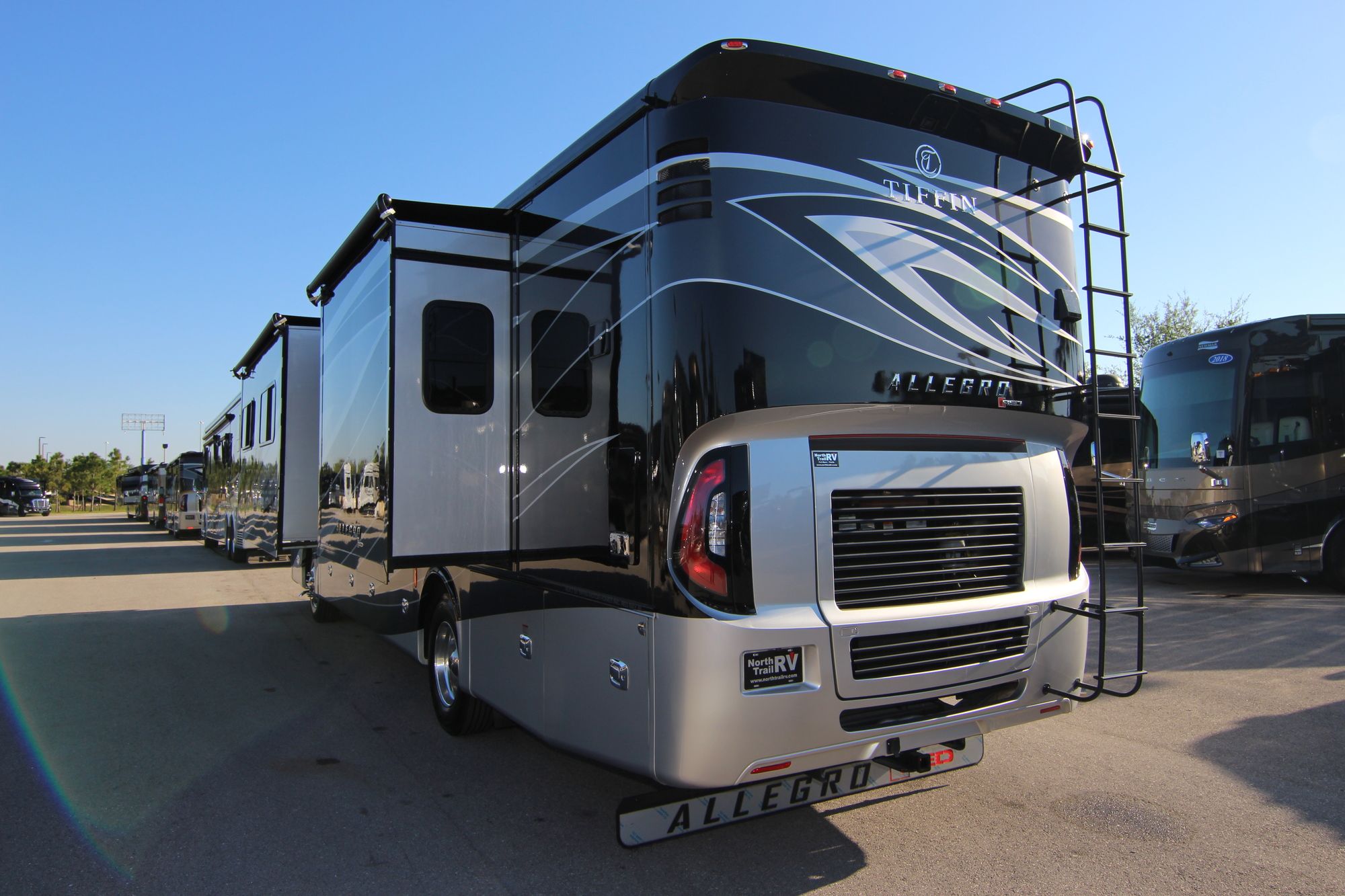 New 2019 Tiffin Motor Homes Allegro Red 37BA Class A  For Sale