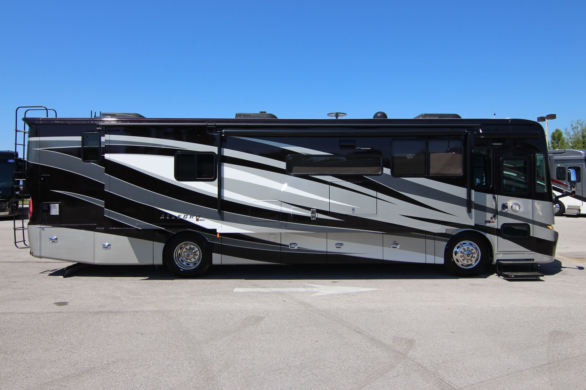 New 2019 Tiffin Motor Homes Allegro Red 37BA Class A  For Sale