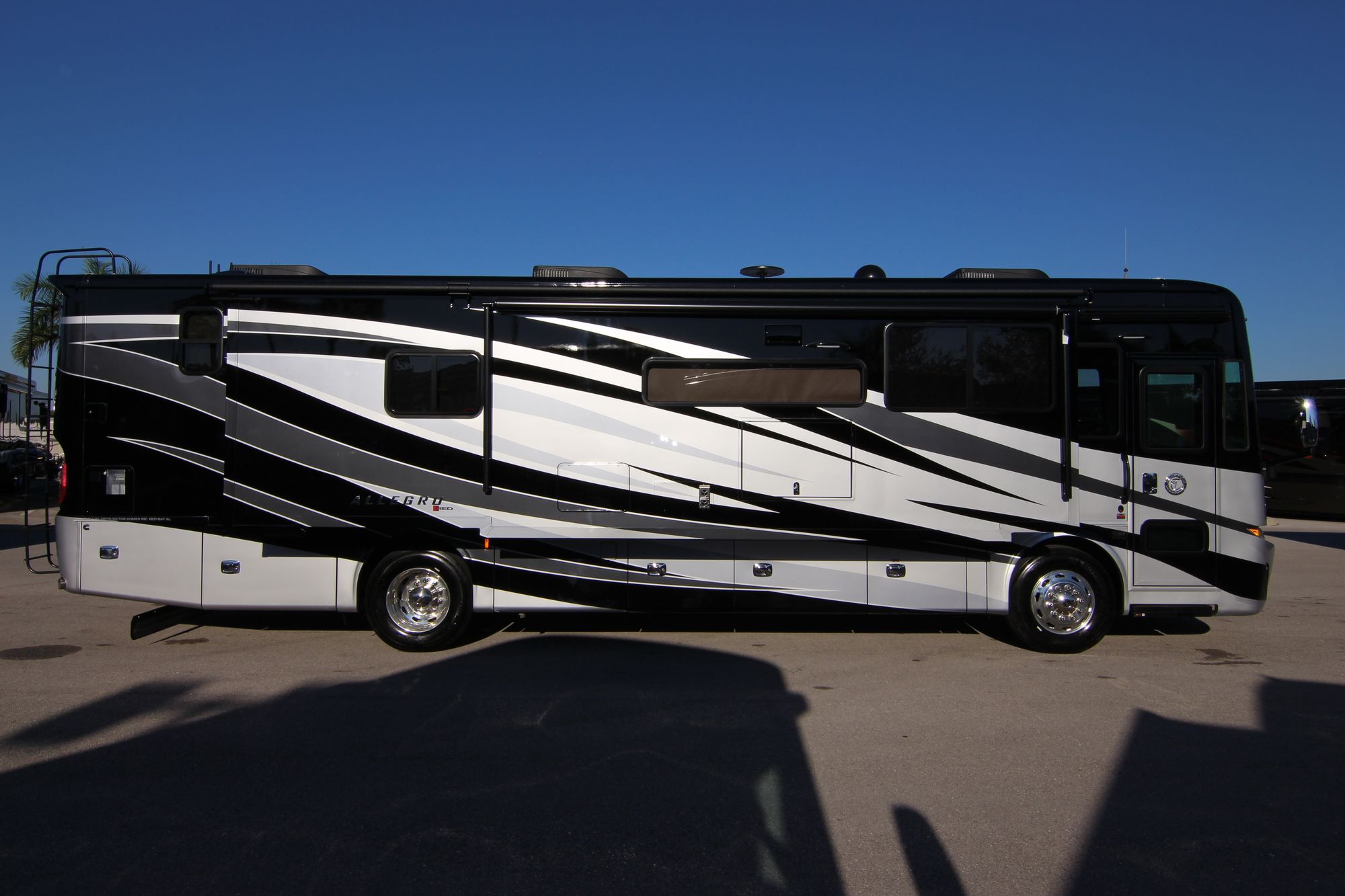 New 2019 Tiffin Motor Homes Allegro Red 37BA Class A  For Sale