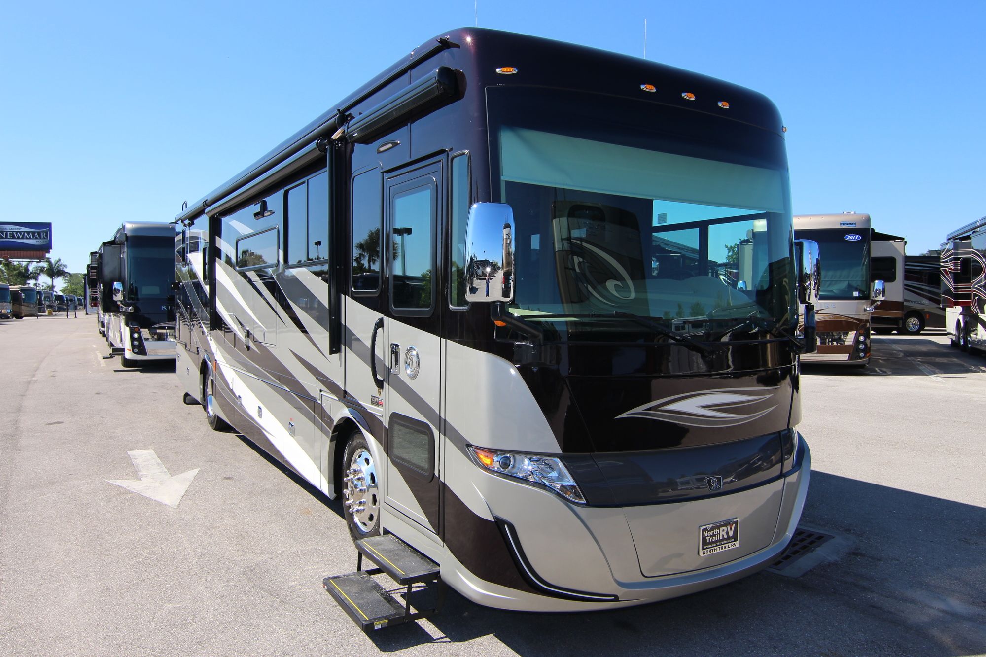 New 2019 Tiffin Motor Homes Allegro Red 37BA Class A  For Sale