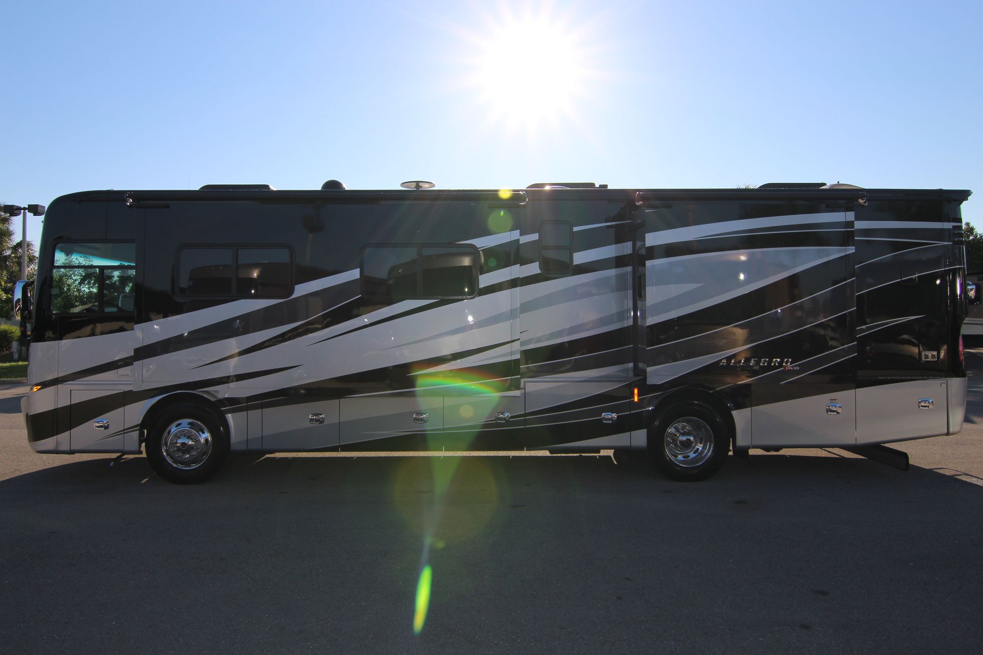 New 2019 Tiffin Motor Homes Allegro Red 37BA Class A  For Sale