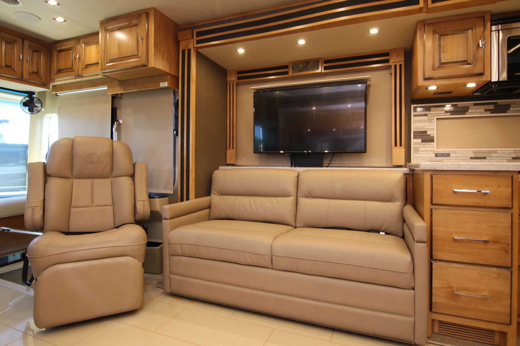 New 2019 Tiffin Motor Homes Allegro Red 37BA Class A  For Sale