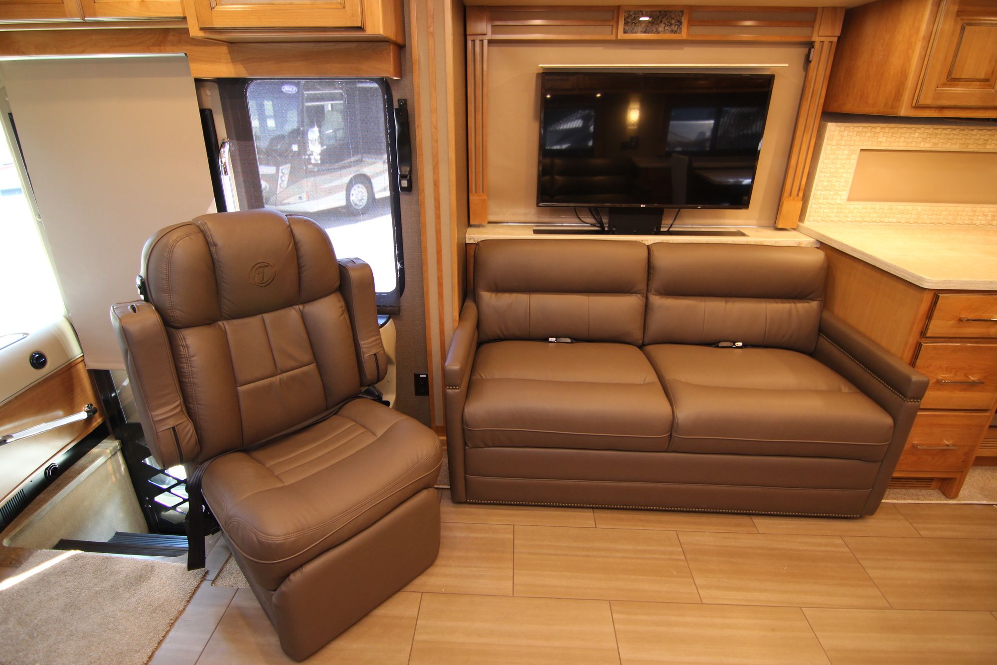 New 2019 Tiffin Motor Homes Allegro Red 37BA Class A  For Sale