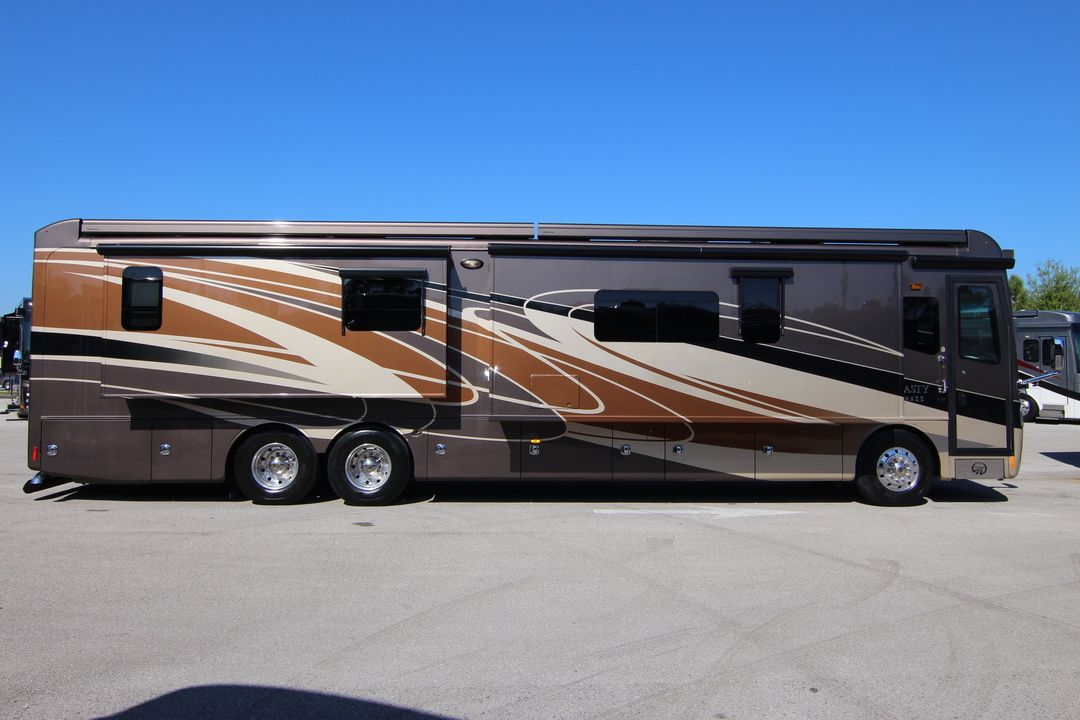 2015 Monaco Dynasty 45P 11640-2