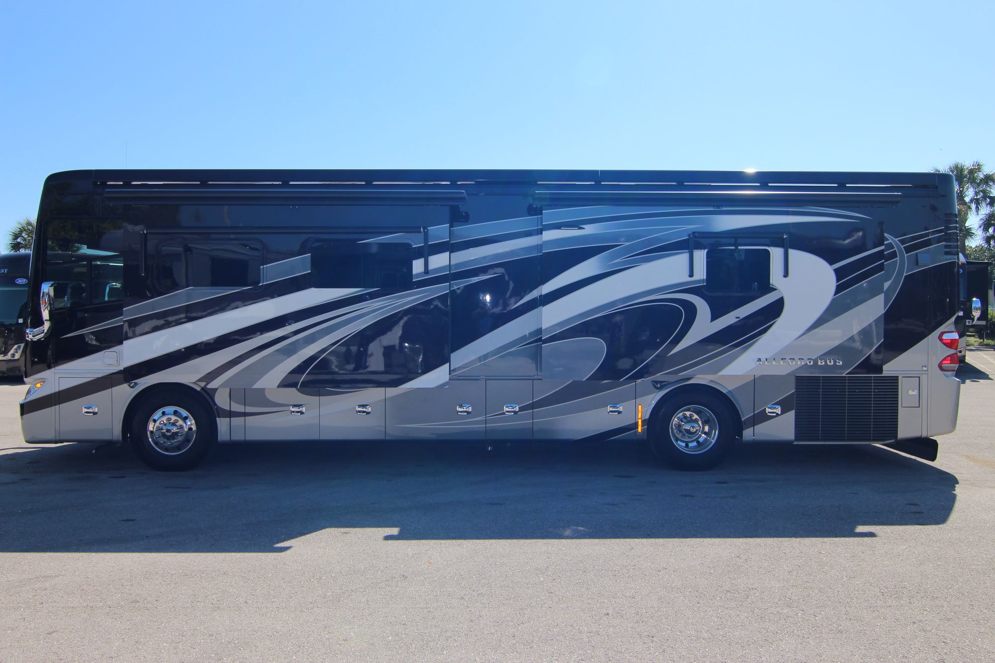 Used 2018 Tiffin Motor Homes Allegro Bus 37AP Class A  For Sale