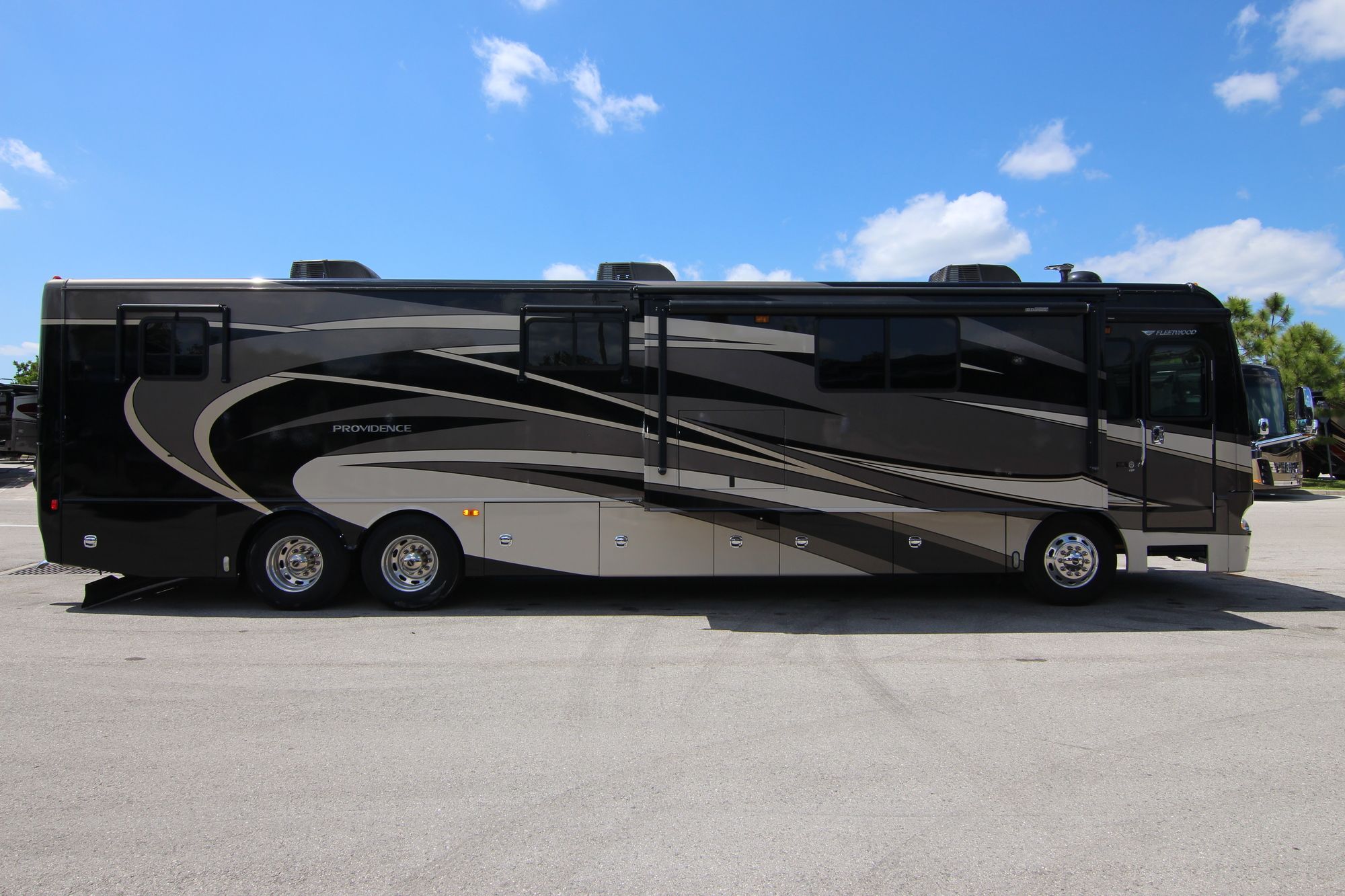 Used 2013 Fleetwood Providence 42P Class A  For Sale