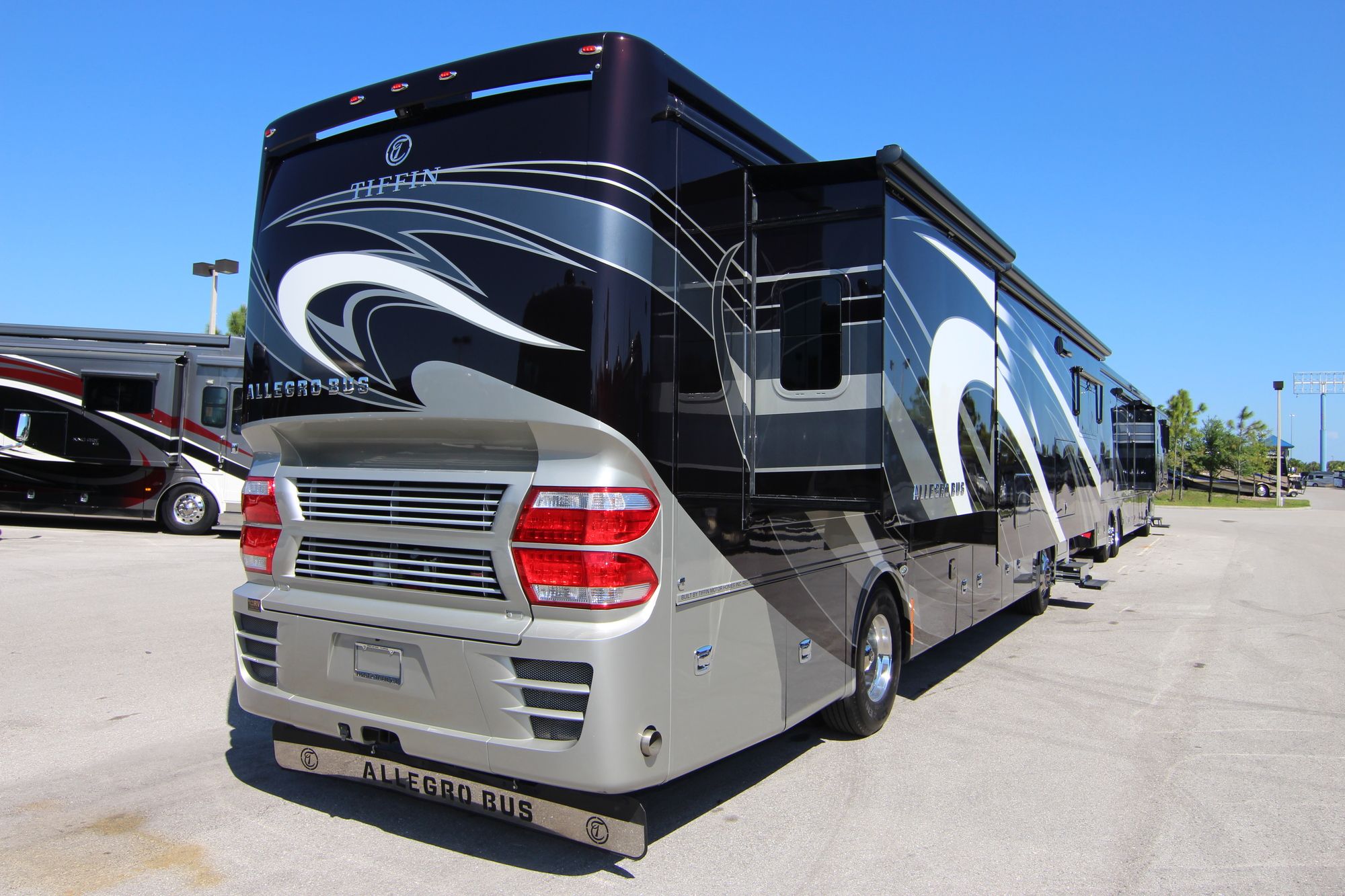 Used 2018 Tiffin Motor Homes Allegro Bus 37AP Class A  For Sale