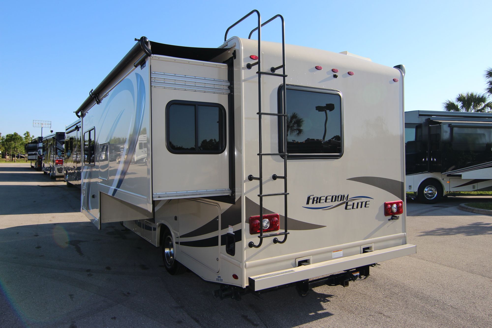 Used 2018 Thor Freedom Elite 24HE Class C  For Sale