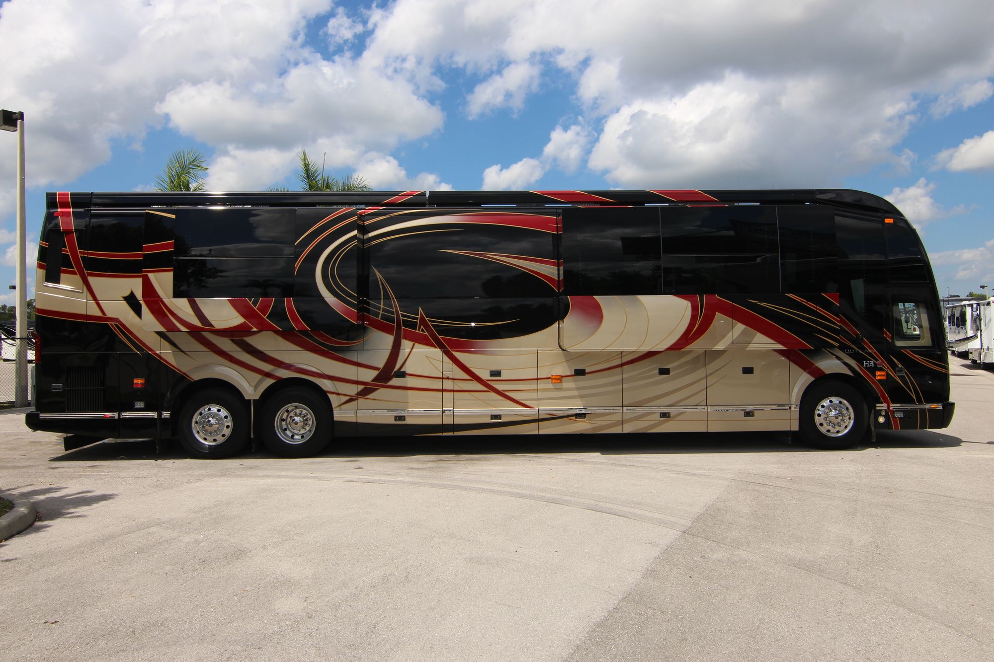 Used 2016 Prevost Outlaw H3-45 Class A  For Sale