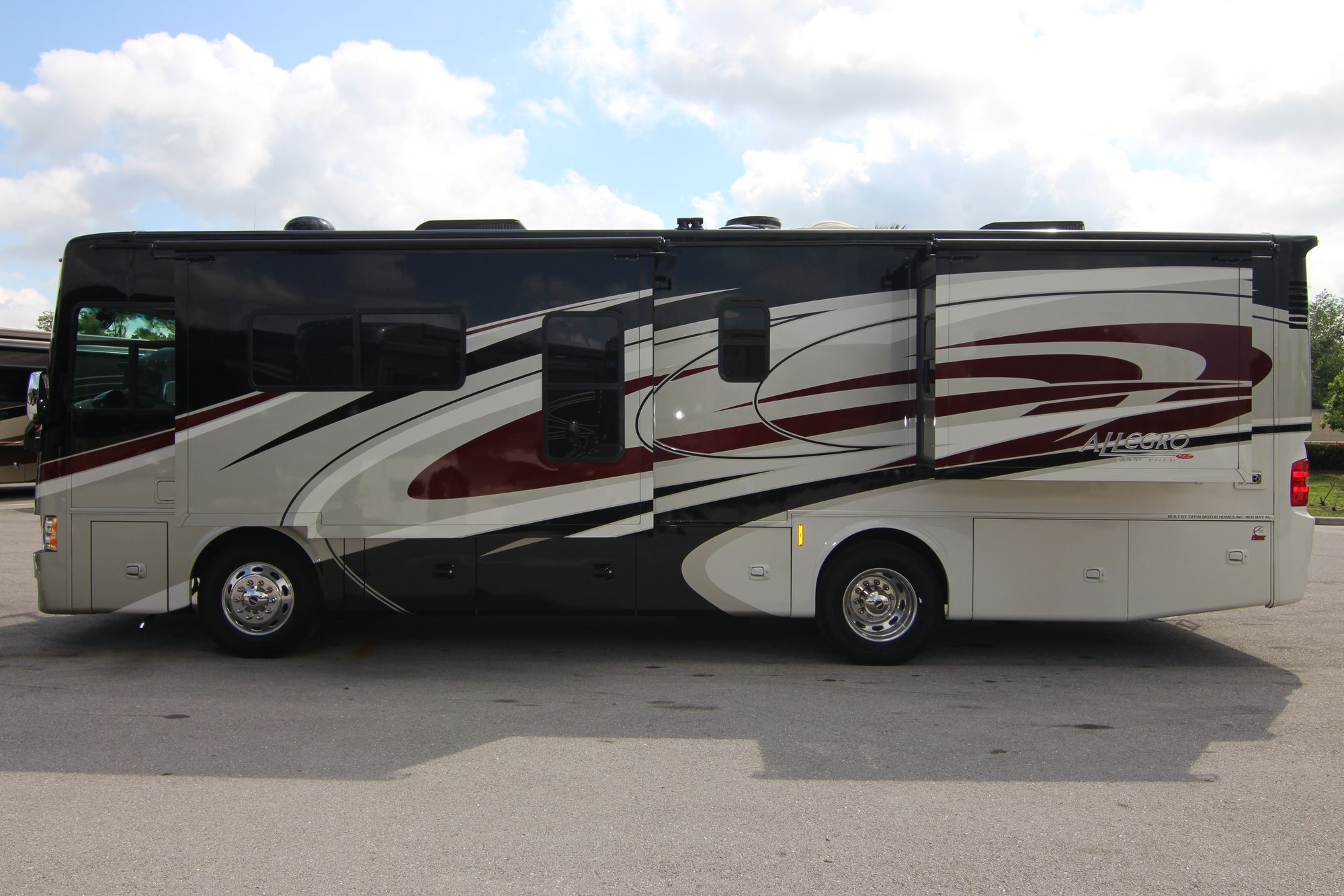 Used 2015 Tiffin Motor Homes Allegro Red 33AA Class A  For Sale