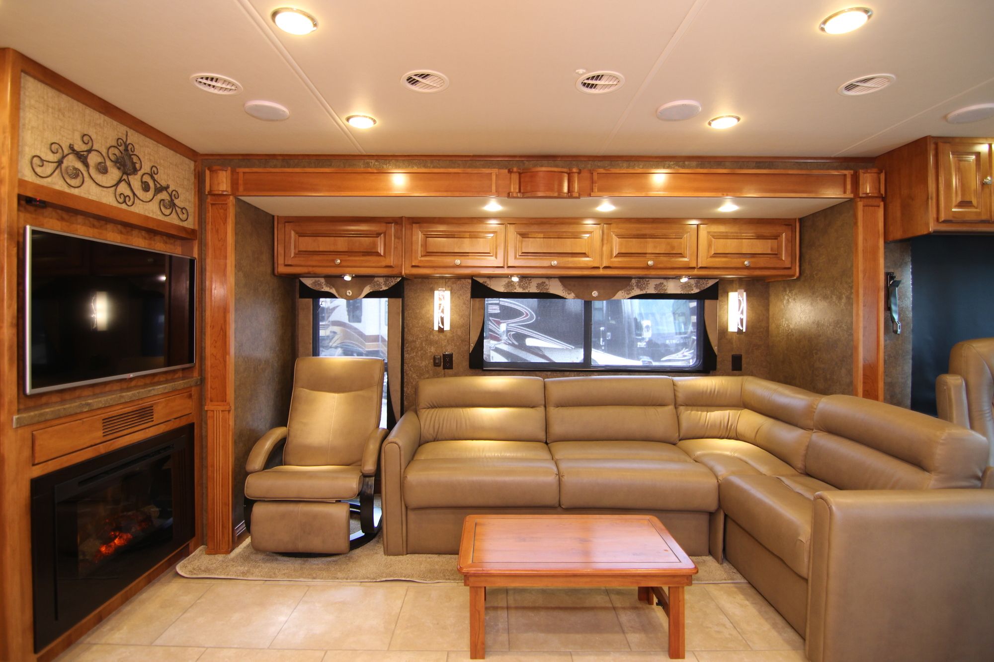 Used 2015 Tiffin Motor Homes Allegro Red 33AA Class A  For Sale