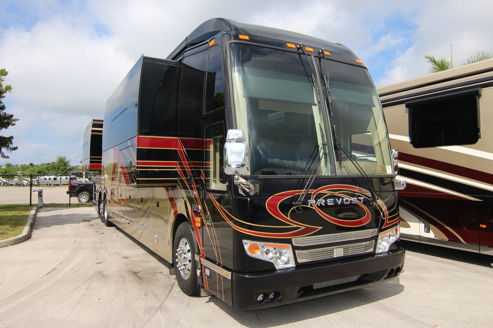 Used 2016 Prevost Outlaw H3-45 Class A  For Sale