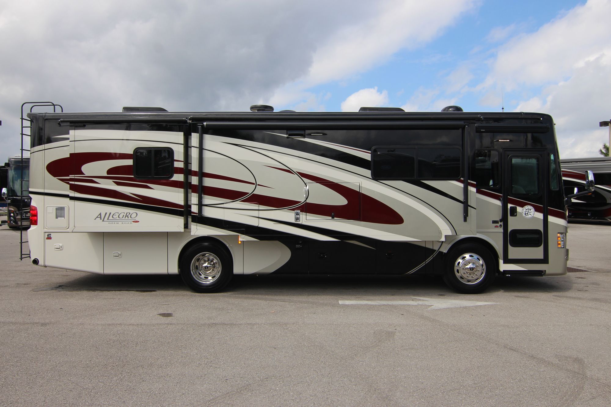 Used 2015 Tiffin Motor Homes Allegro Red 33AA Class A  For Sale