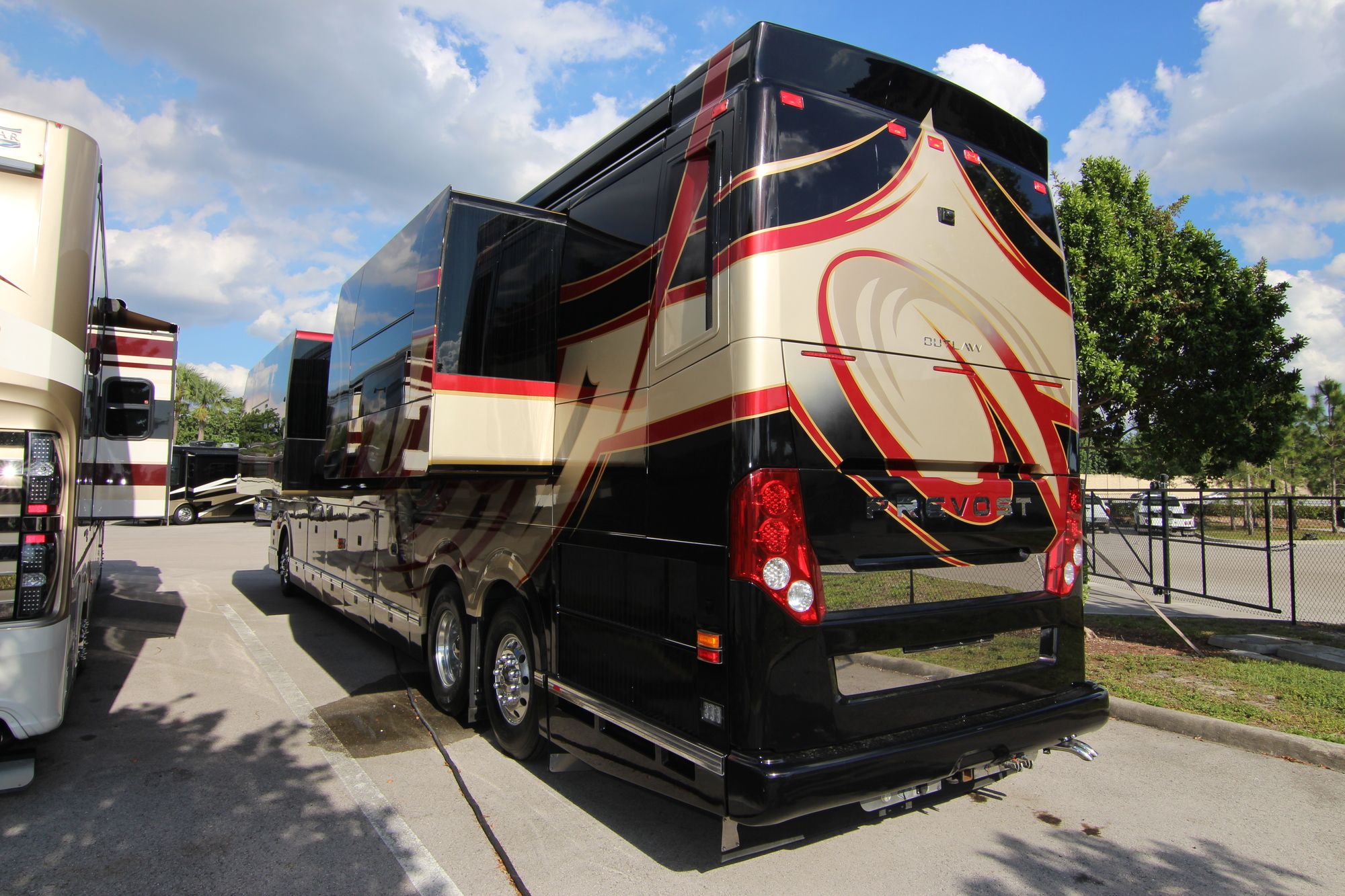 Used 2016 Prevost Outlaw H3-45 Class A  For Sale