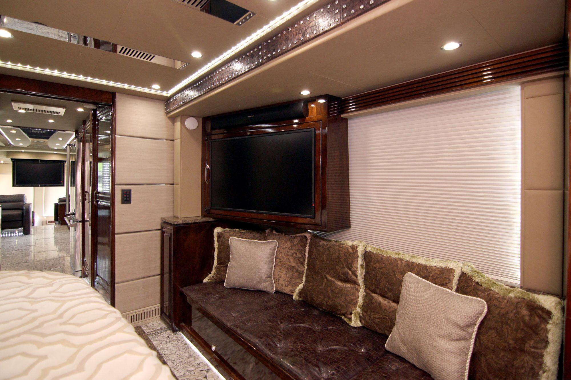 Used 2016 Prevost Outlaw H3-45 Class A  For Sale