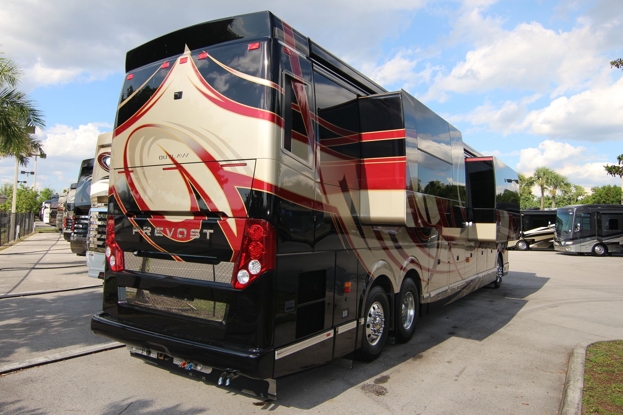 Used 2016 Prevost Outlaw H3-45 Class A  For Sale