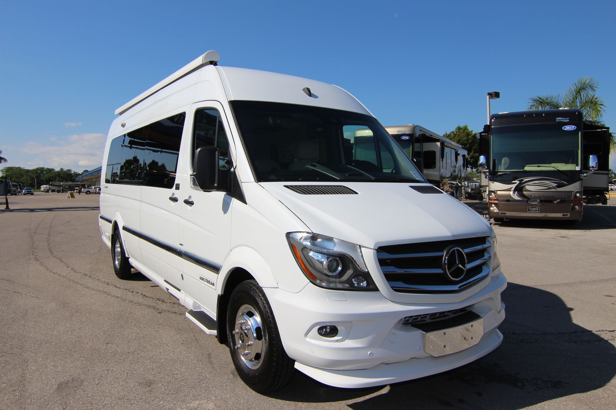 Used 2017 Airstream Interstate EXT LOUNGE Class B  For Sale