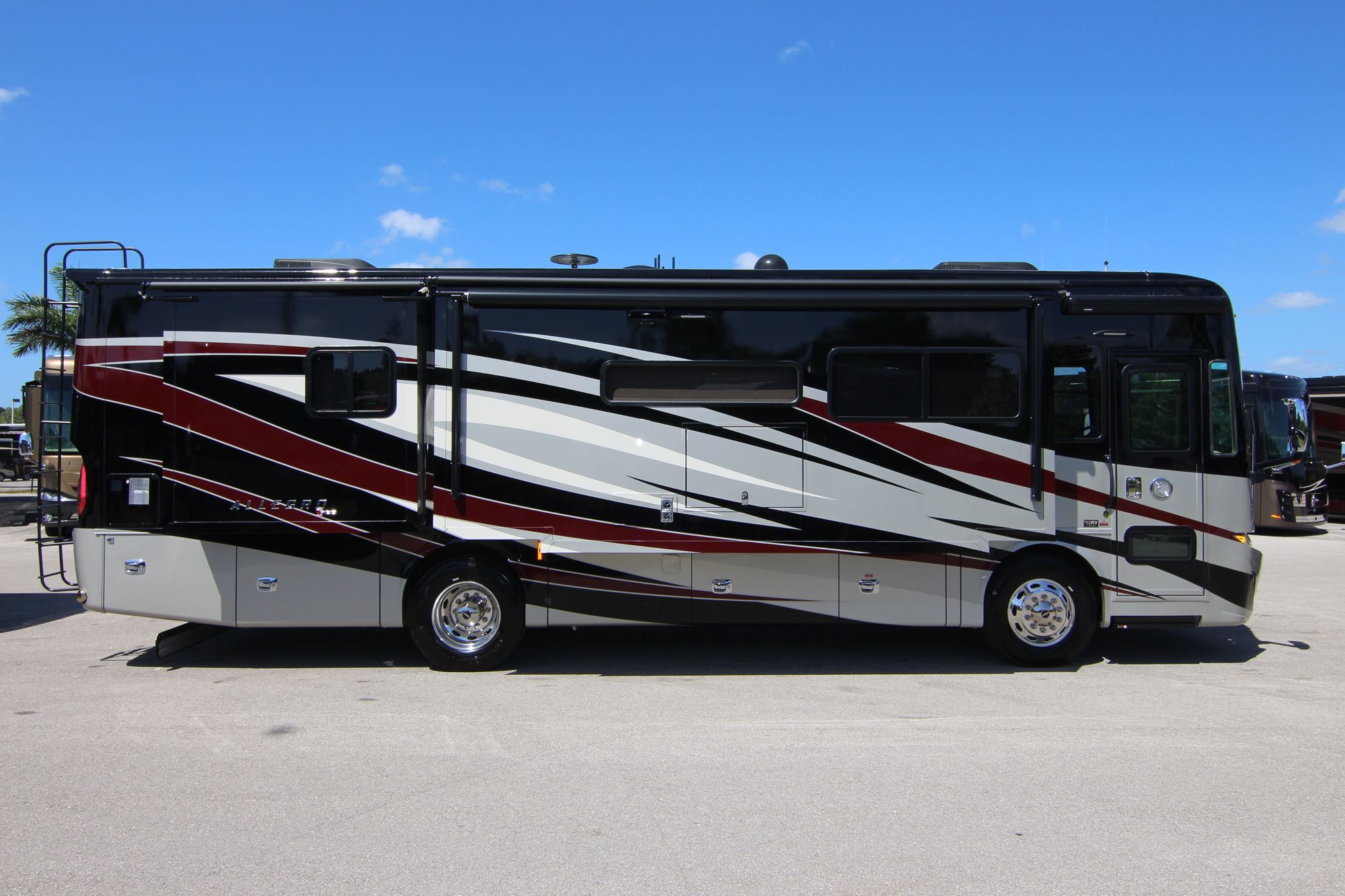 New 2019 Tiffin Motor Homes Allegro Red 33AA Class A  For Sale