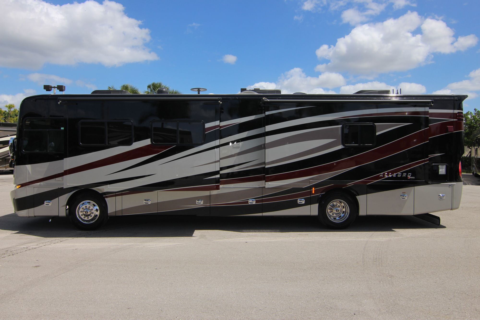 New 2019 Tiffin Motor Homes Allegro Red 37PA Class A  For Sale