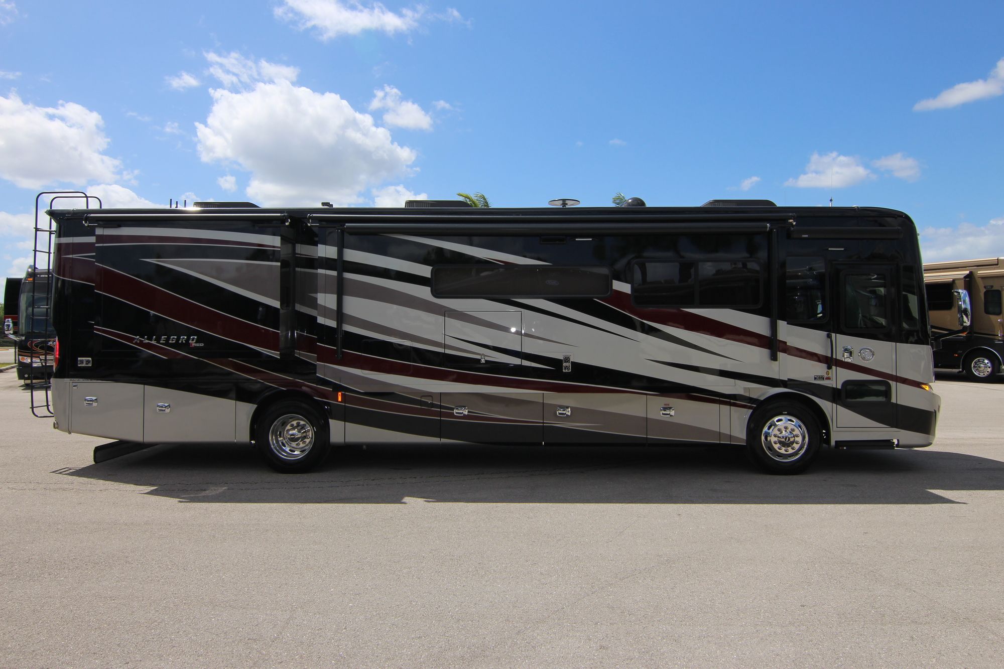 New 2019 Tiffin Motor Homes Allegro Red 37PA Class A  For Sale