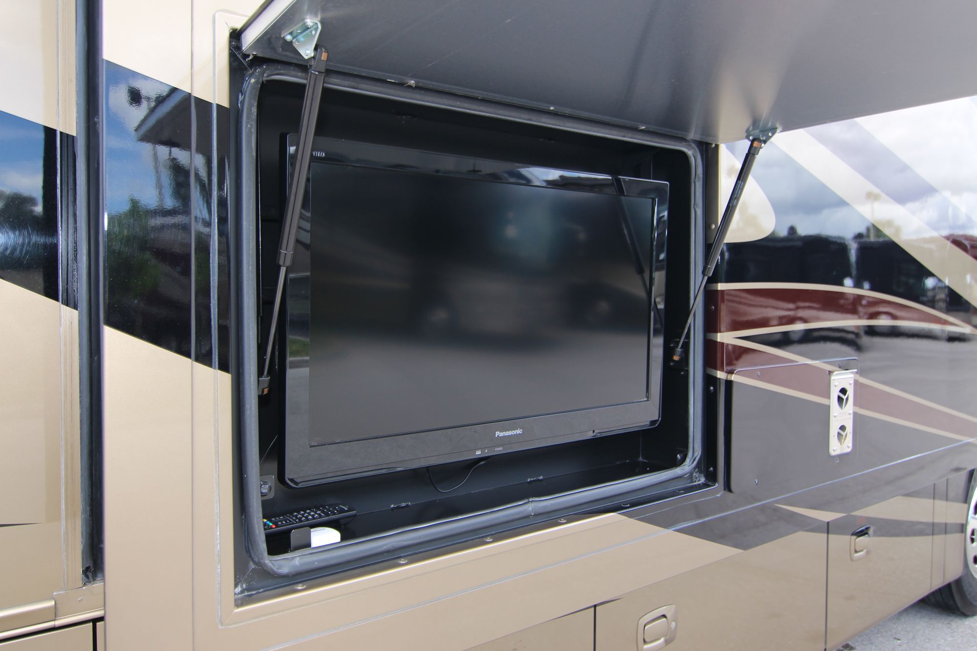 Used 2012 Tiffin Motor Homes Phaeton 40QBH Class A  For Sale