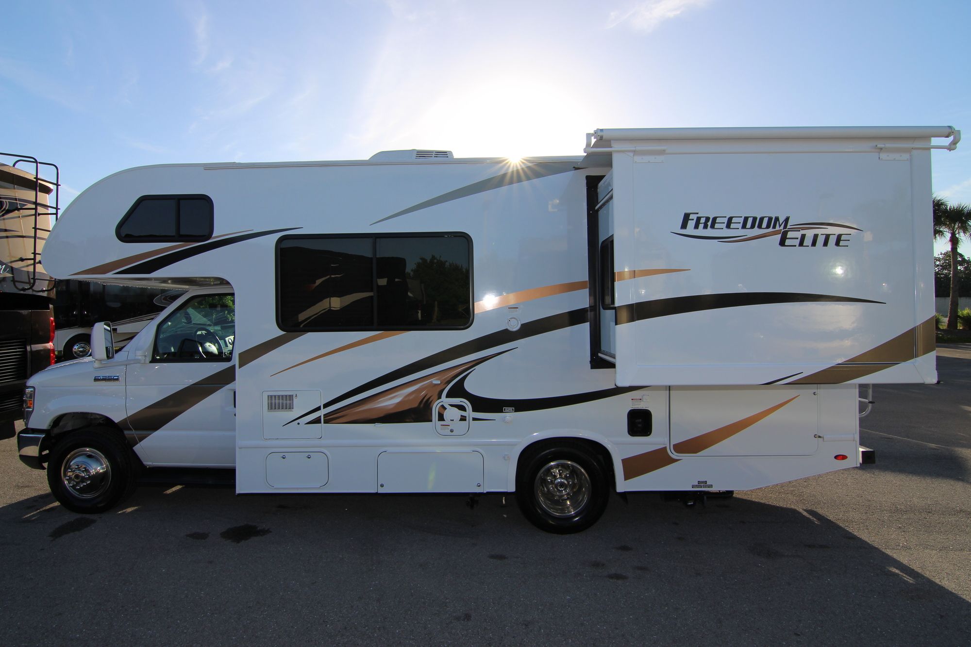 Used 2017 Thor Freedom Elite 22FE Class C  For Sale