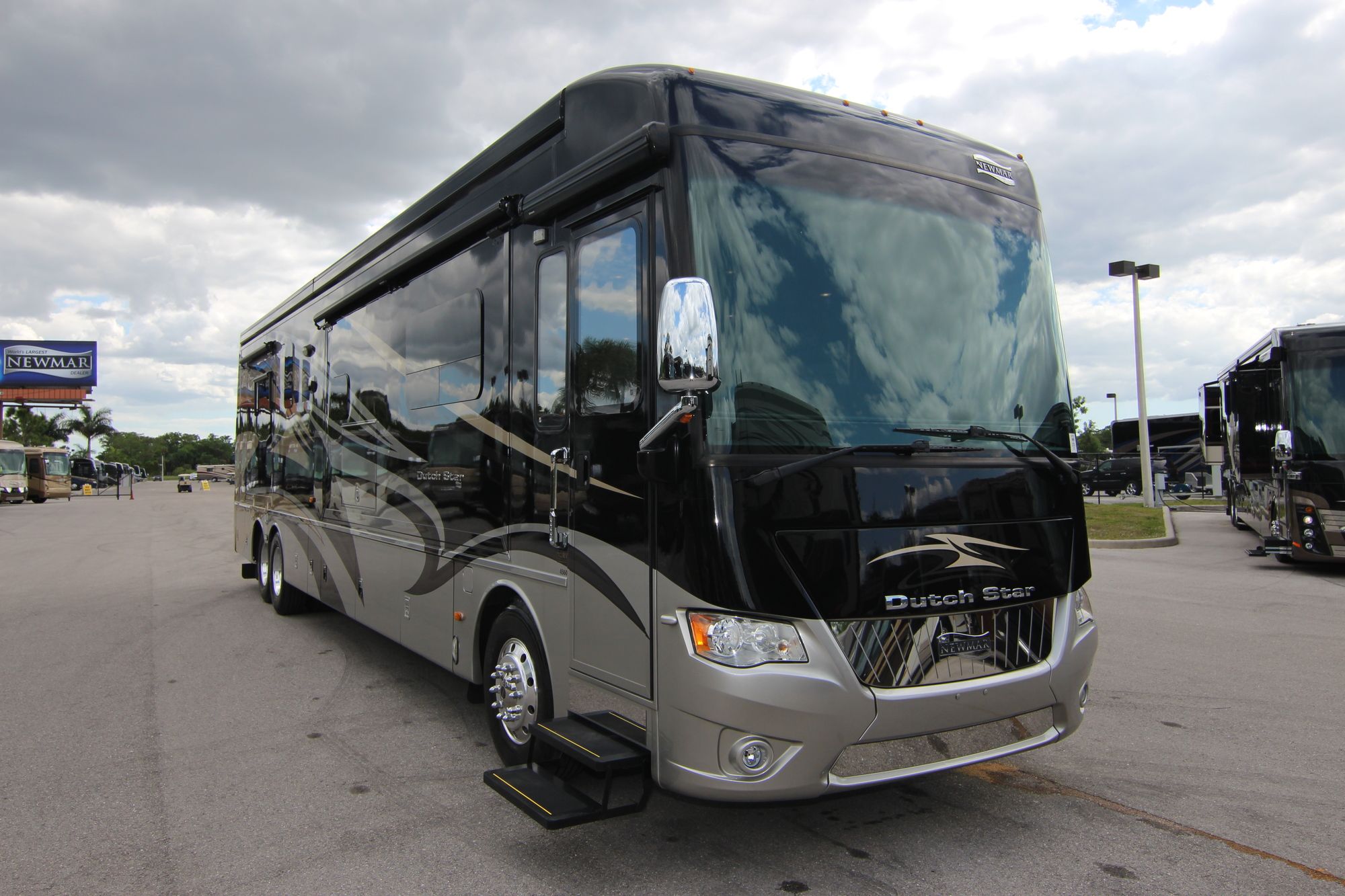 Used 2015 Newmar Dutch Star 4360 Class A  For Sale