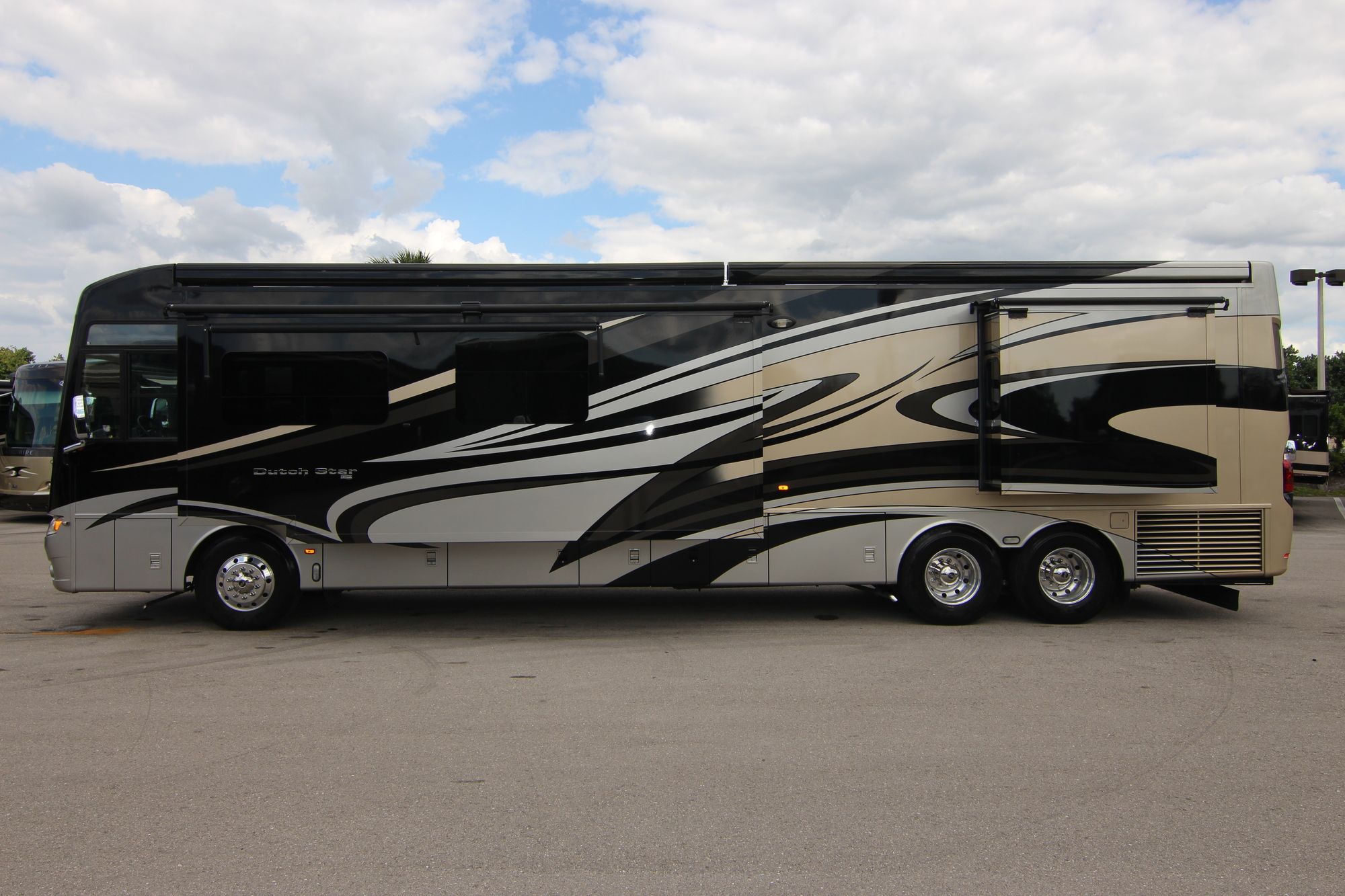 Used 2015 Newmar Dutch Star 4360 Class A  For Sale