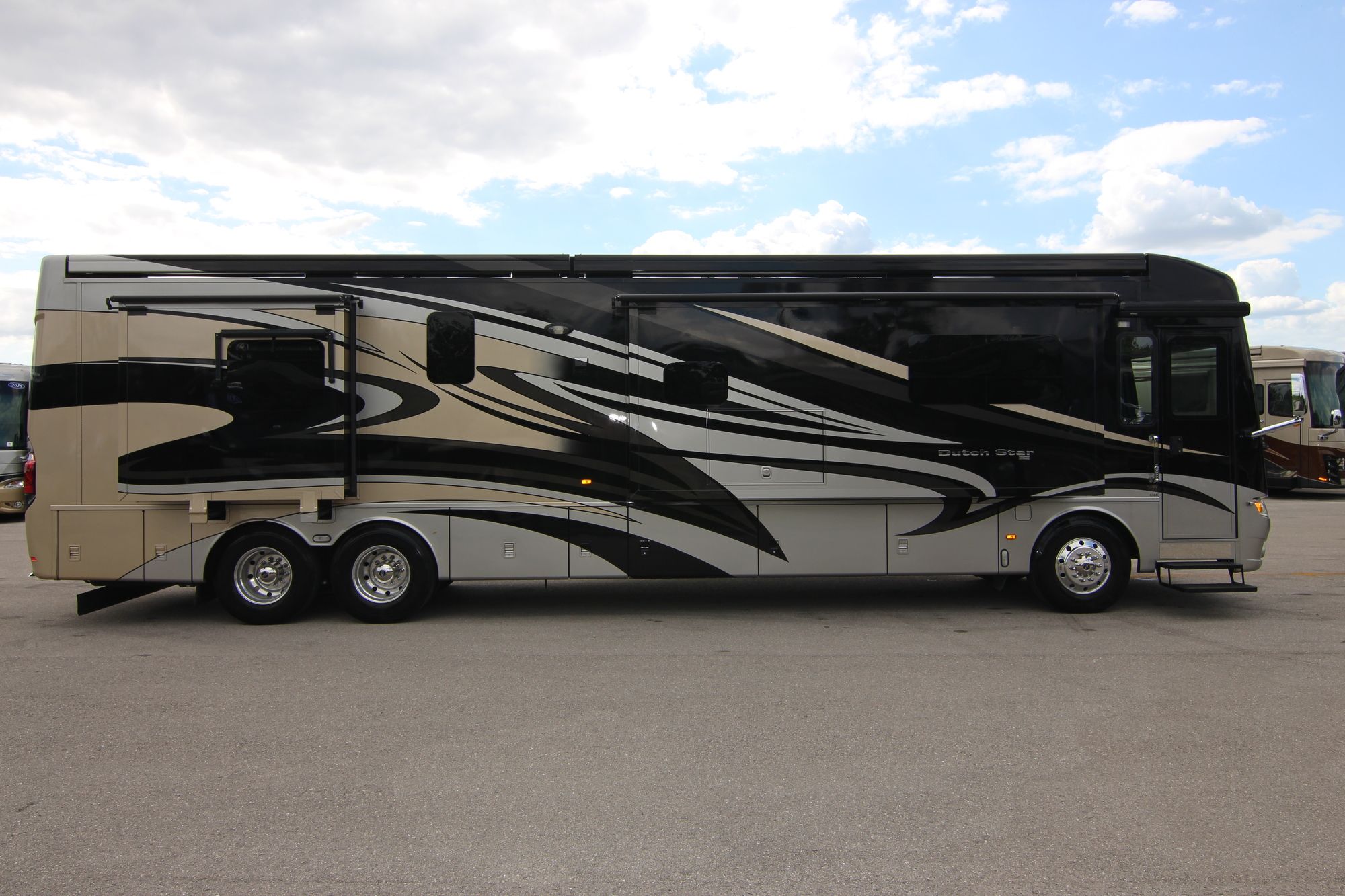 Used 2015 Newmar Dutch Star 4360 Class A  For Sale