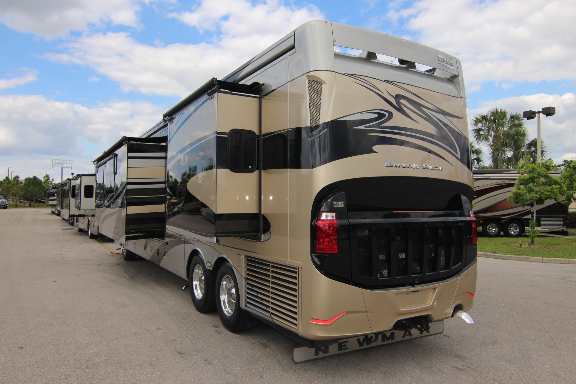 Used 2015 Newmar Dutch Star 4360 Class A  For Sale