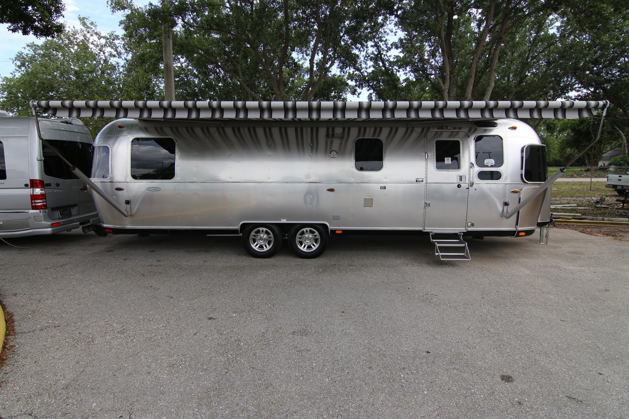 New 2019 Airstream Classic 30RB Travel Trailer  For Sale