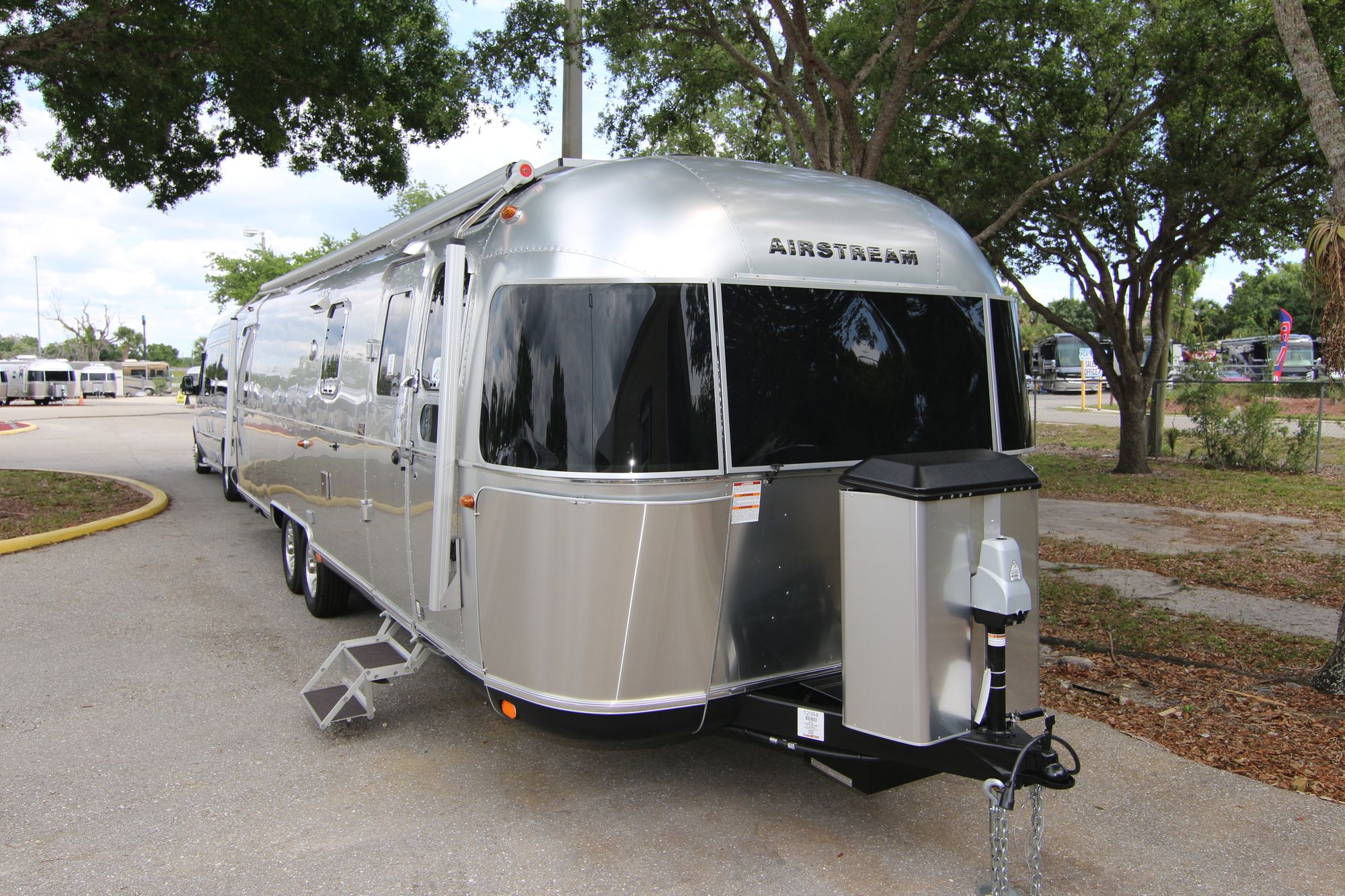 New 2019 Airstream Classic 30RB Travel Trailer  For Sale