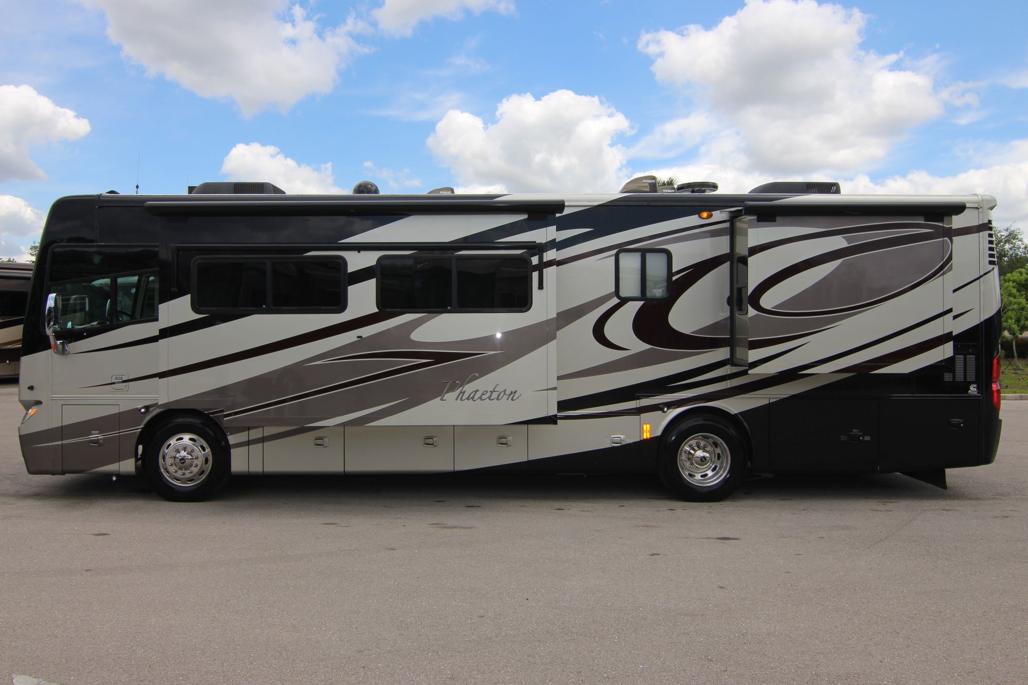 Used 2011 Tiffin Motor Homes Phaeton 36QSH Class A  For Sale