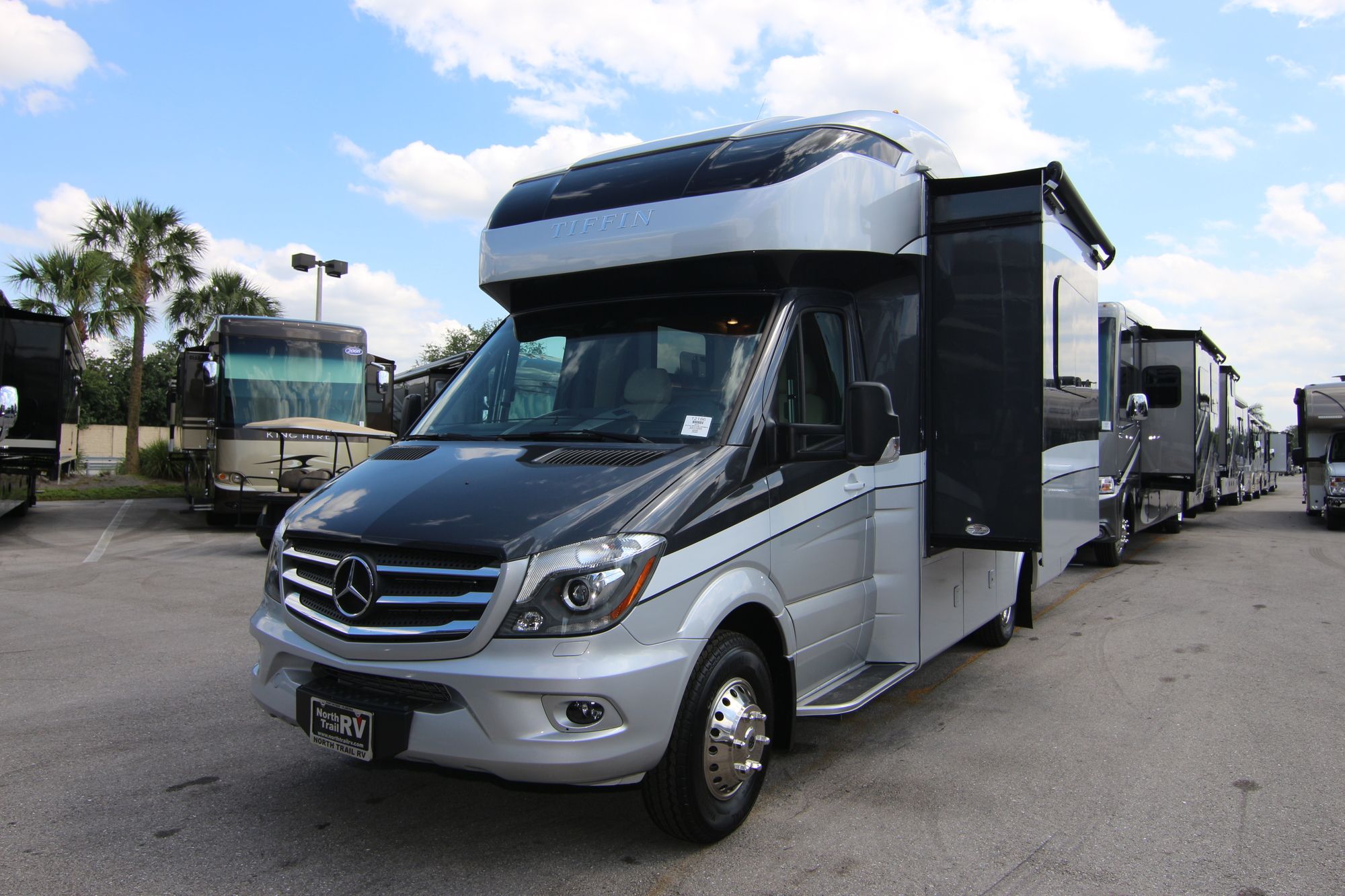 New 2019 Tiffin Motor Homes Wayfarer 25QW Class C  For Sale