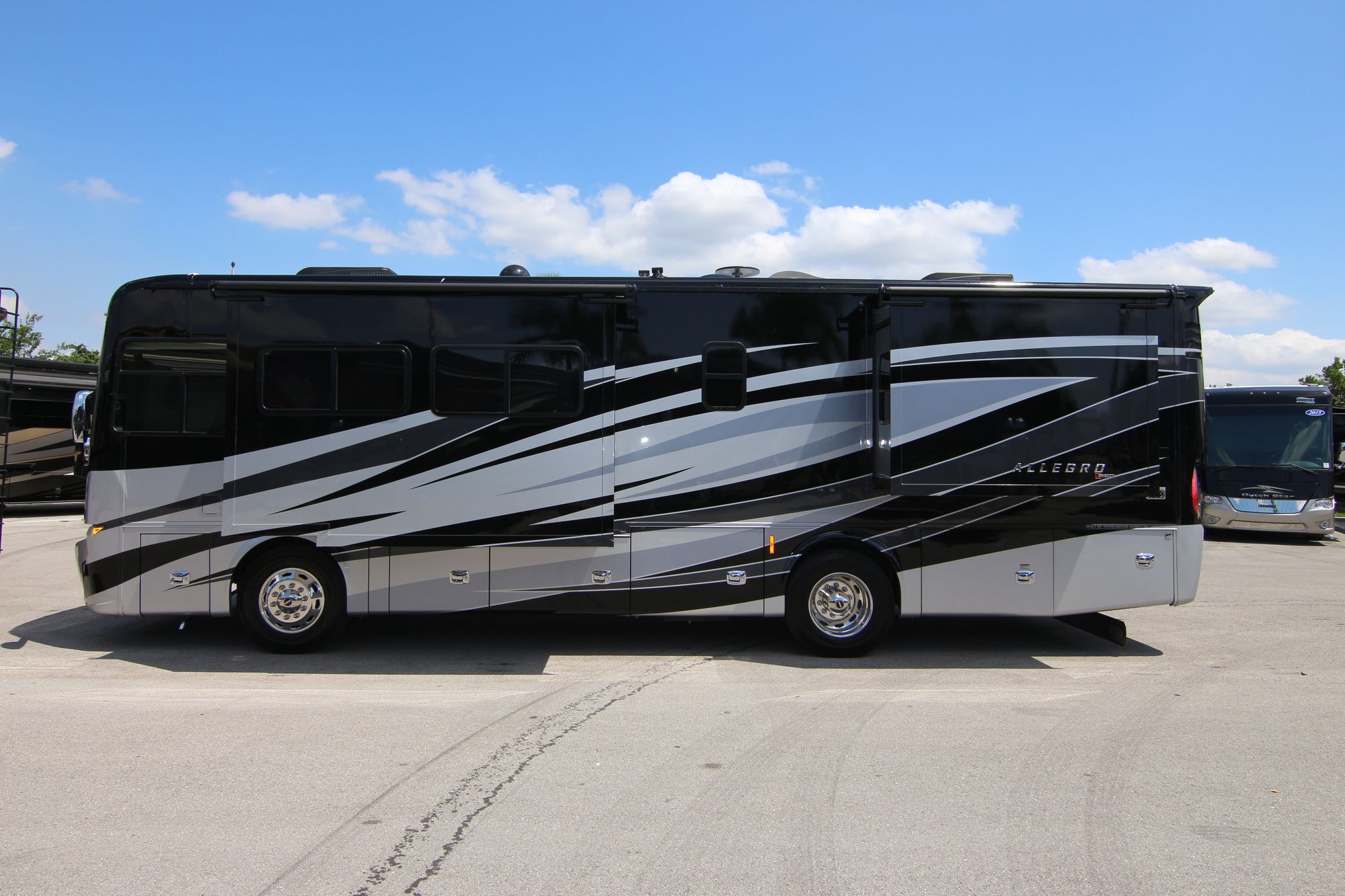 Used 2019 Tiffin Motor Homes Allegro Red 33AA Class A  For Sale