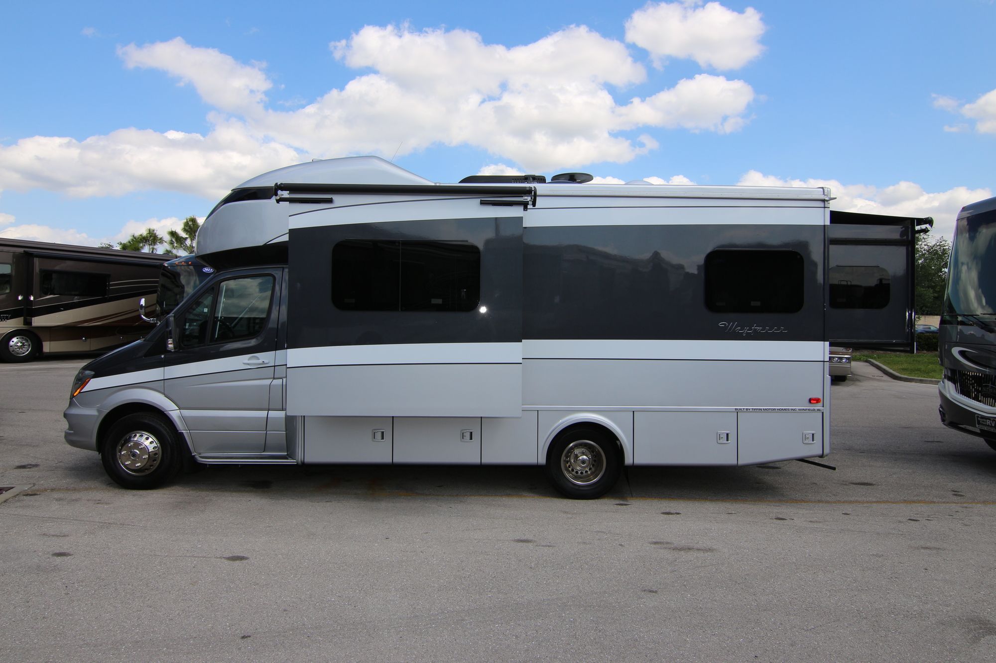 New 2019 Tiffin Motor Homes Wayfarer 25QW Class C  For Sale