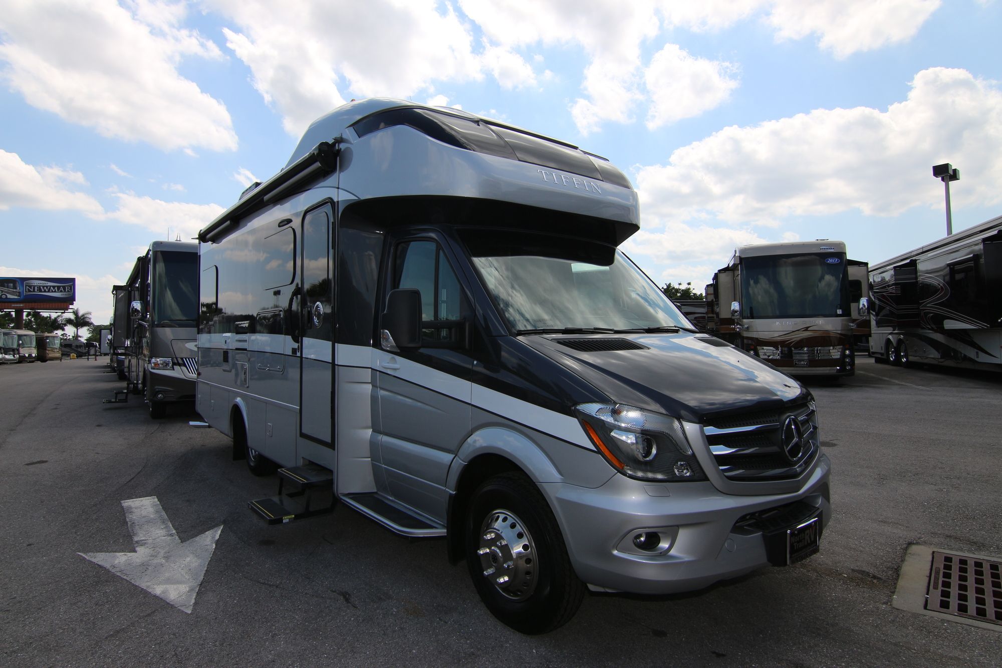 New 2019 Tiffin Motor Homes Wayfarer 25QW Class C  For Sale