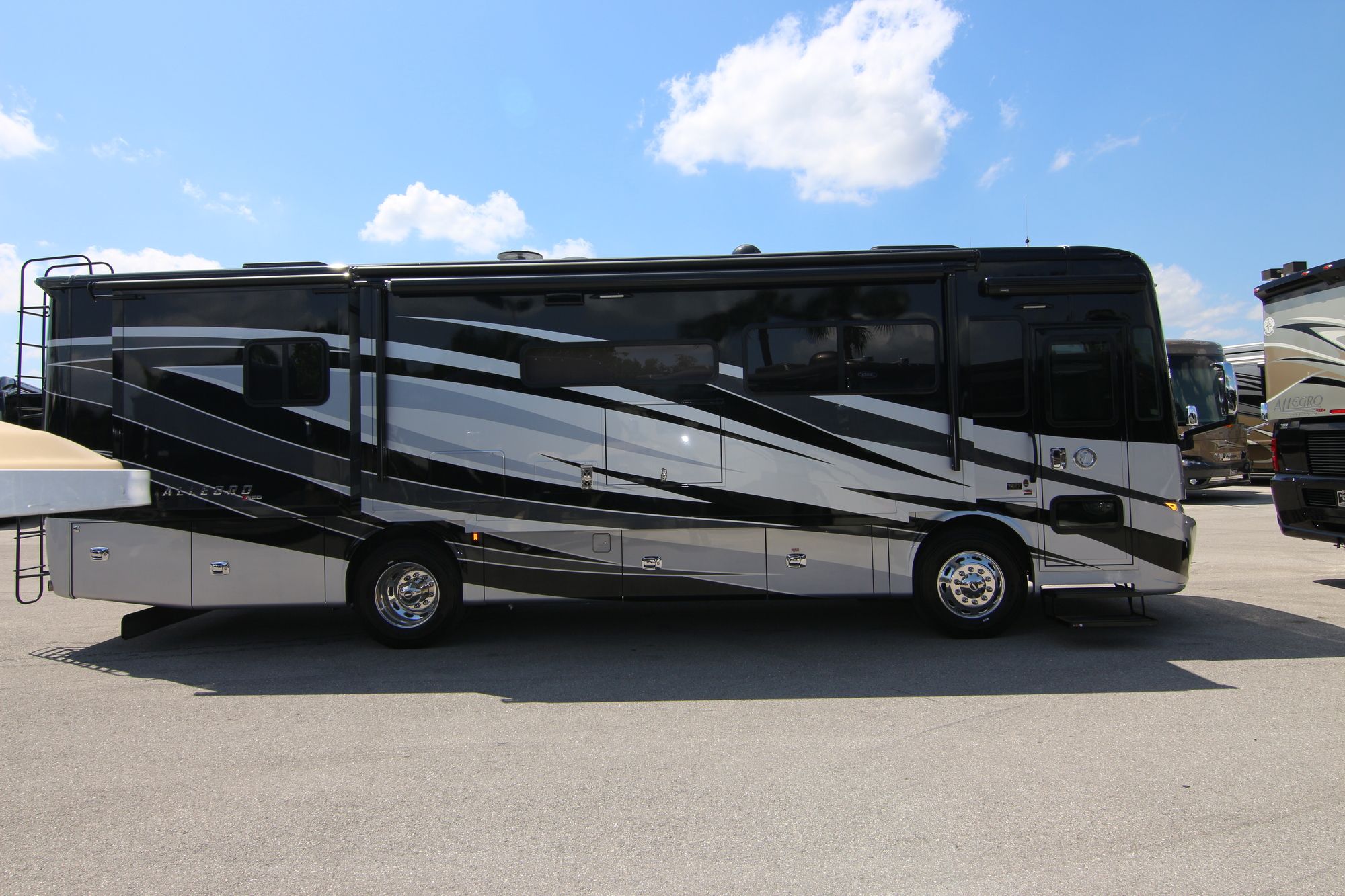 Used 2019 Tiffin Motor Homes Allegro Red 33AA Class A  For Sale