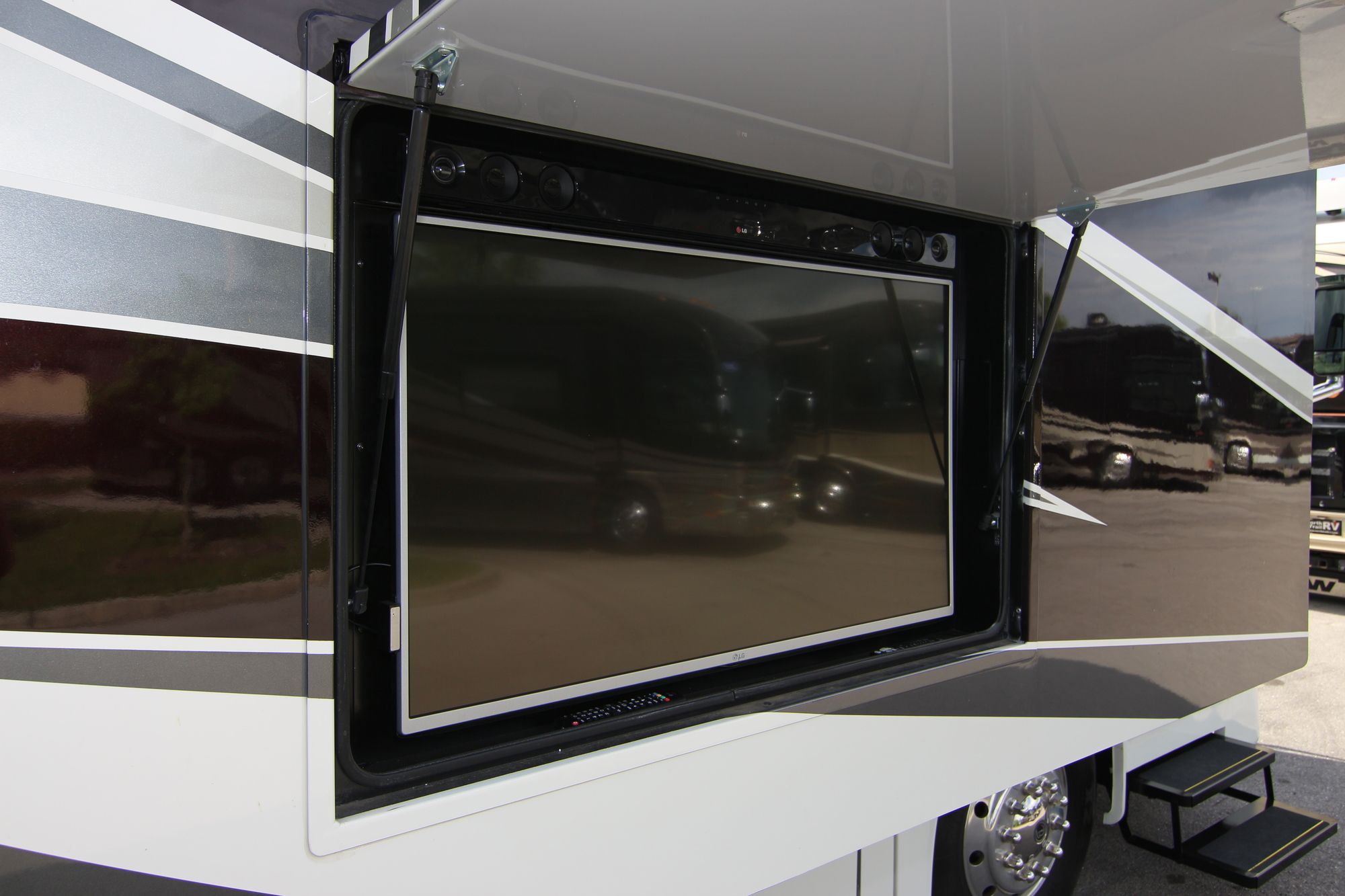 Used 2016 Tiffin Motor Homes Phaeton 44OH Class A  For Sale