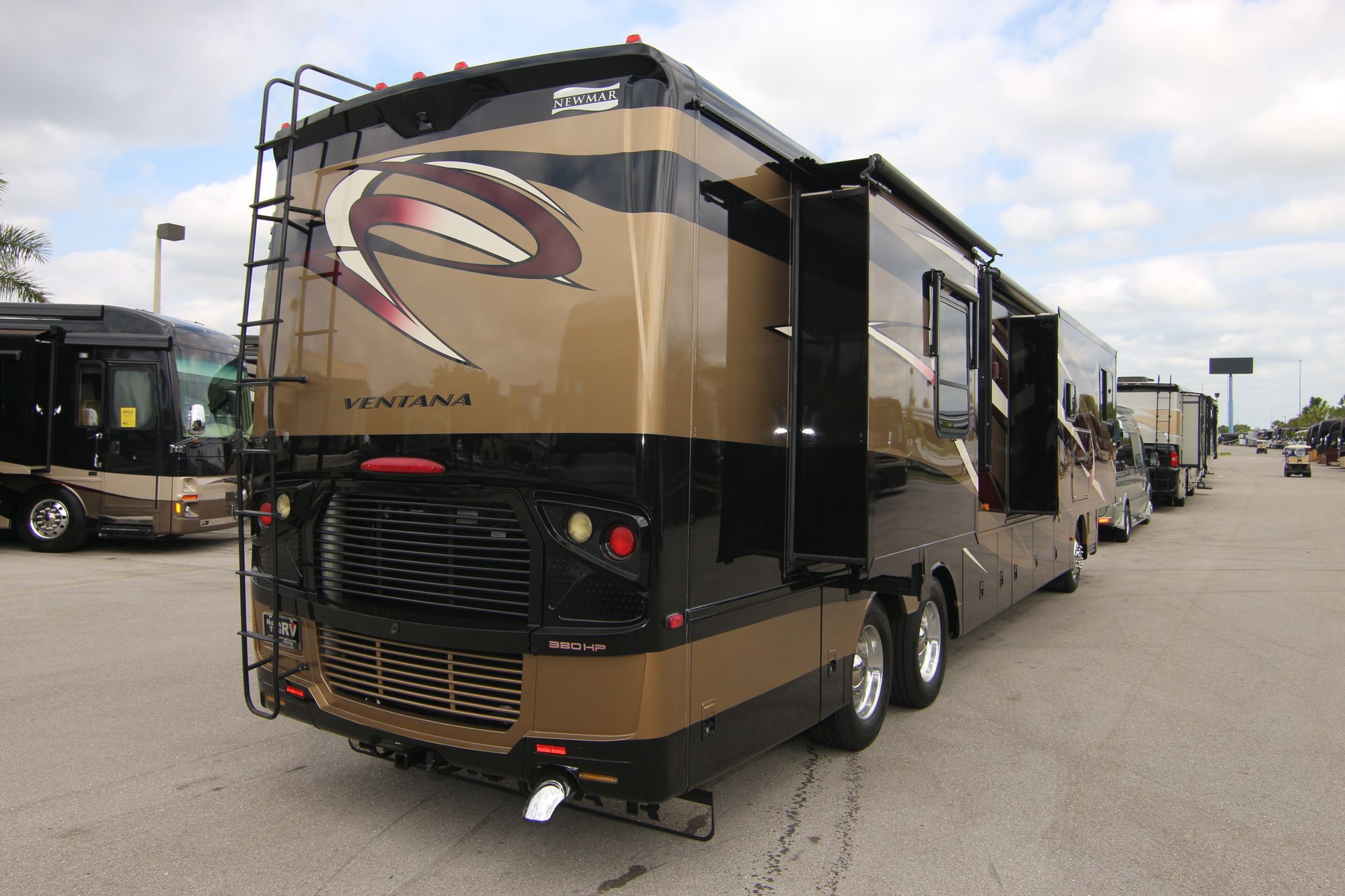 Used 2013 Newmar Ventana 4324 Class A  For Sale