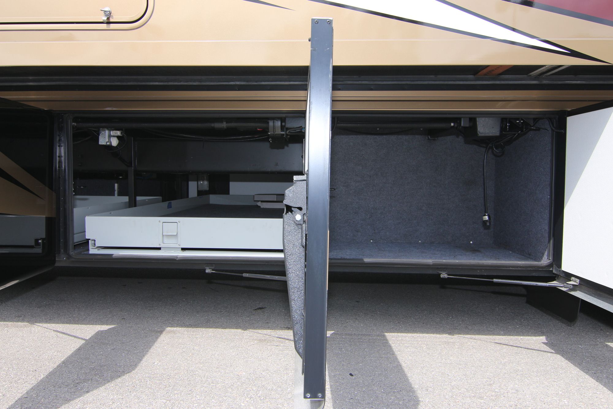 Used 2013 Newmar Ventana 4324 Class A  For Sale