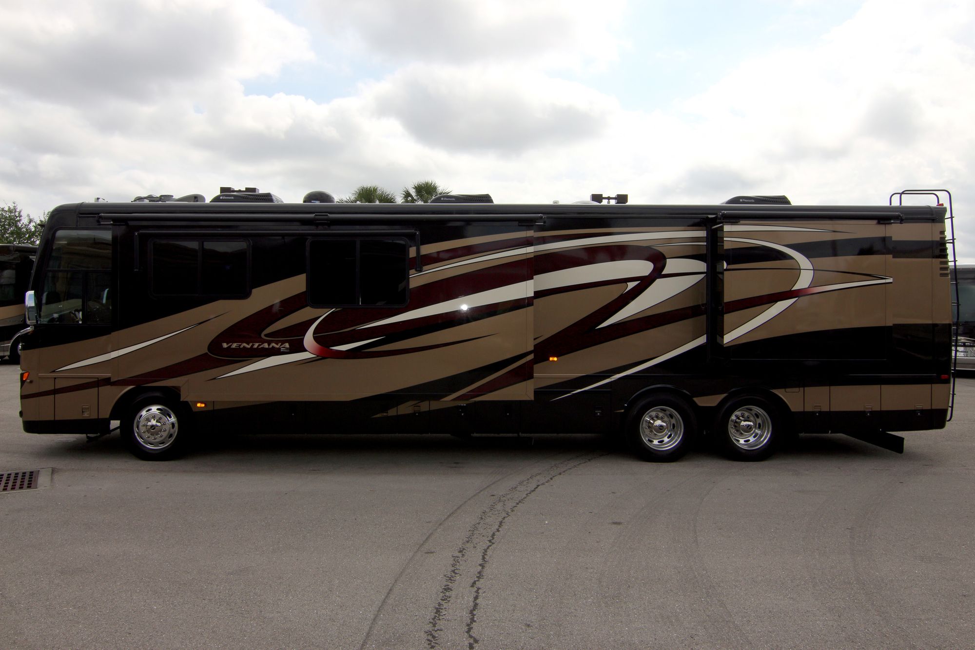 Used 2013 Newmar Ventana 4324 Class A  For Sale