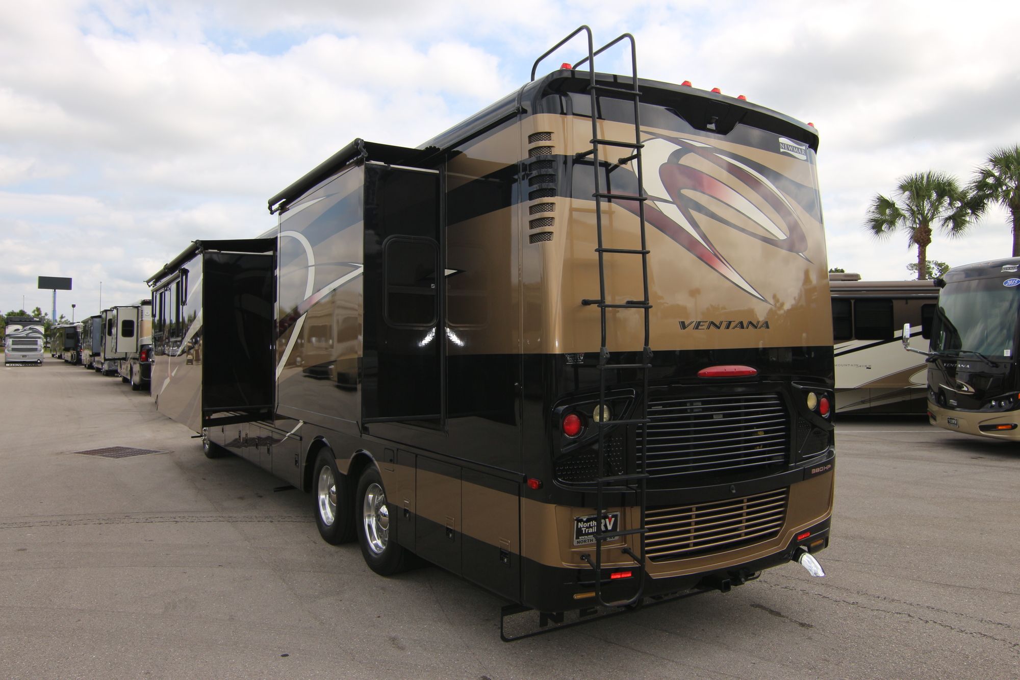 Used 2013 Newmar Ventana 4324 Class A  For Sale