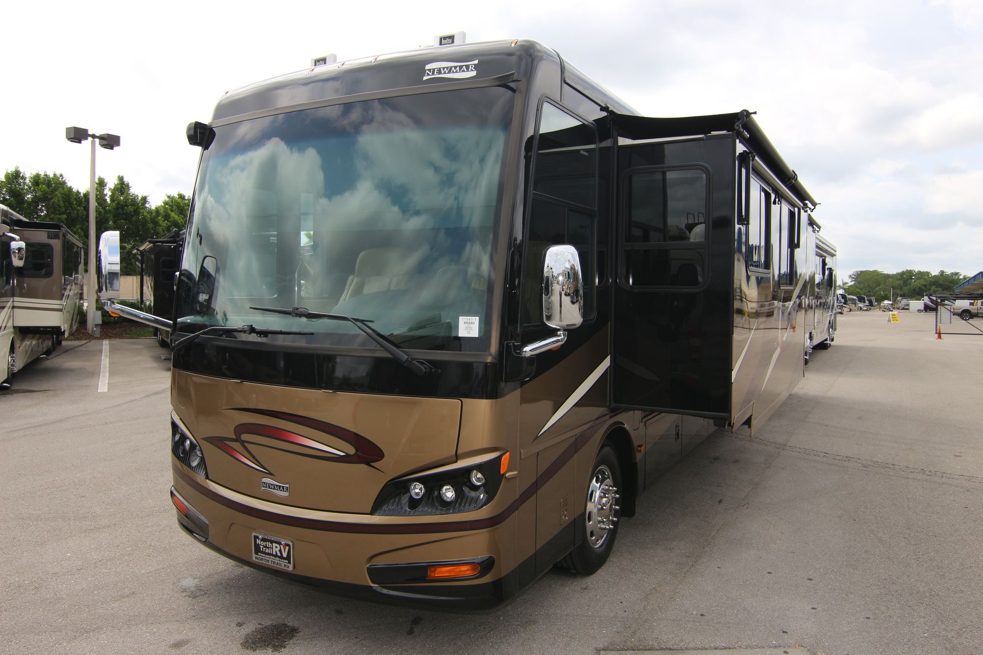 Used 2013 Newmar Ventana 4324 Class A  For Sale