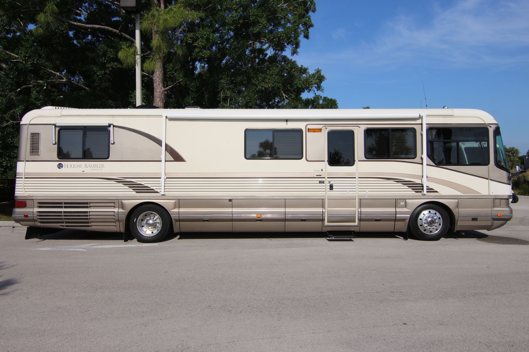 Used 1995 Holiday Rambler Navigator 38WD Class A  For Sale